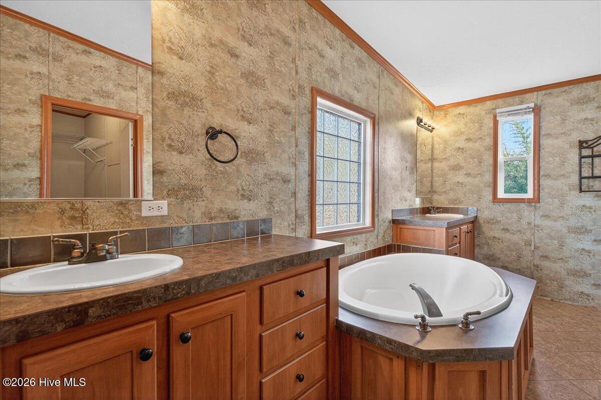 100553428 | Photo 30