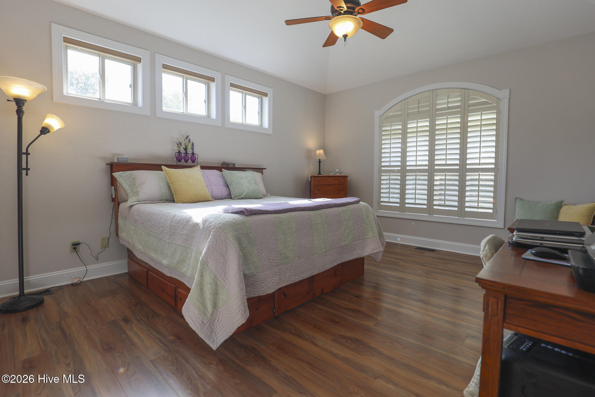 100564942 | Photo 92