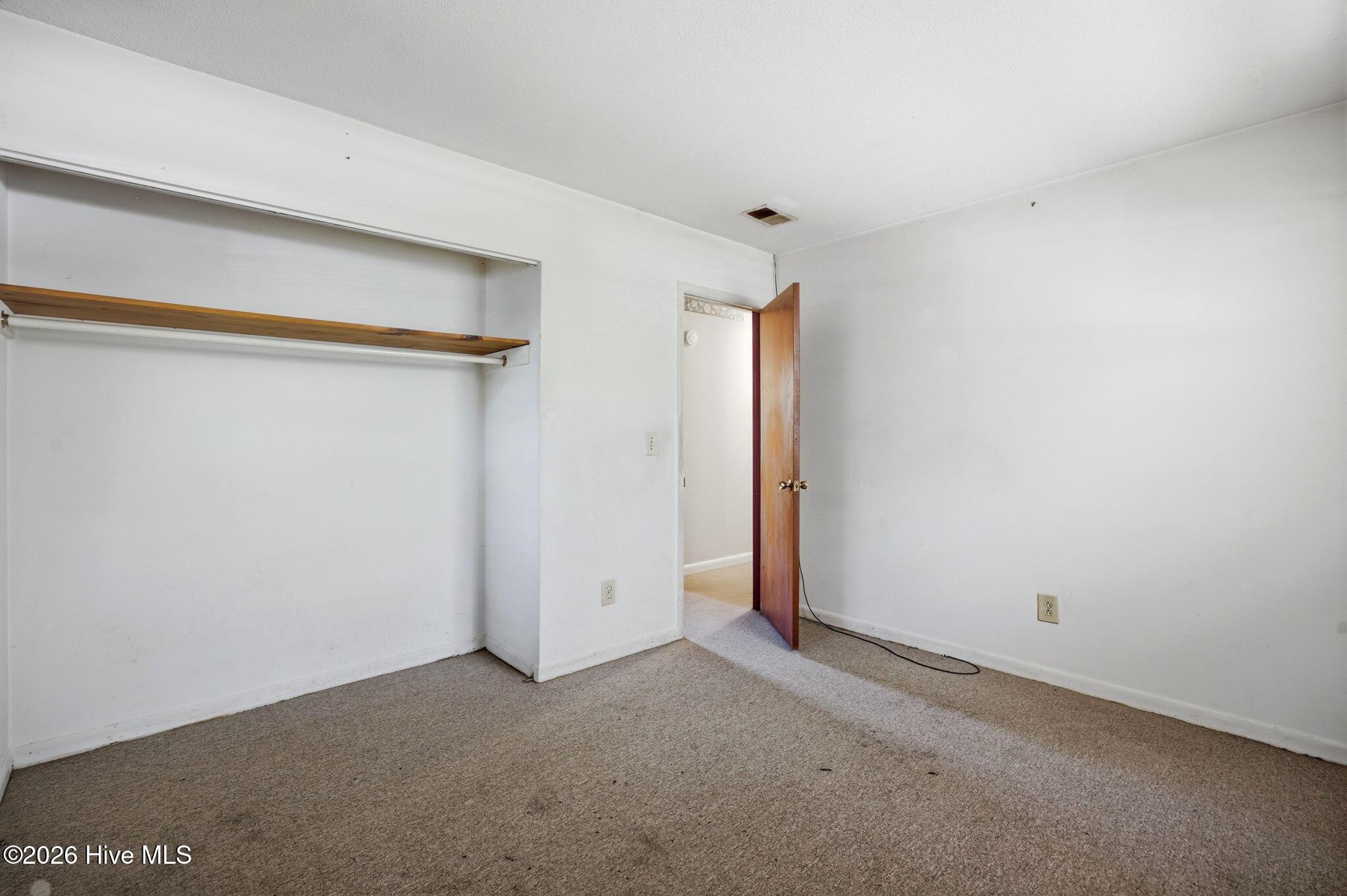 100586976 | Photo 27