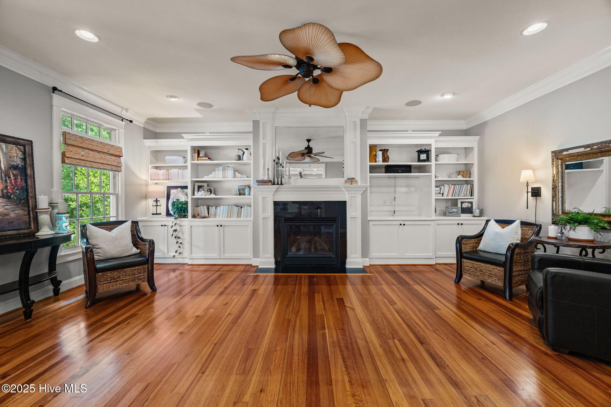 100518834 | Photo 18