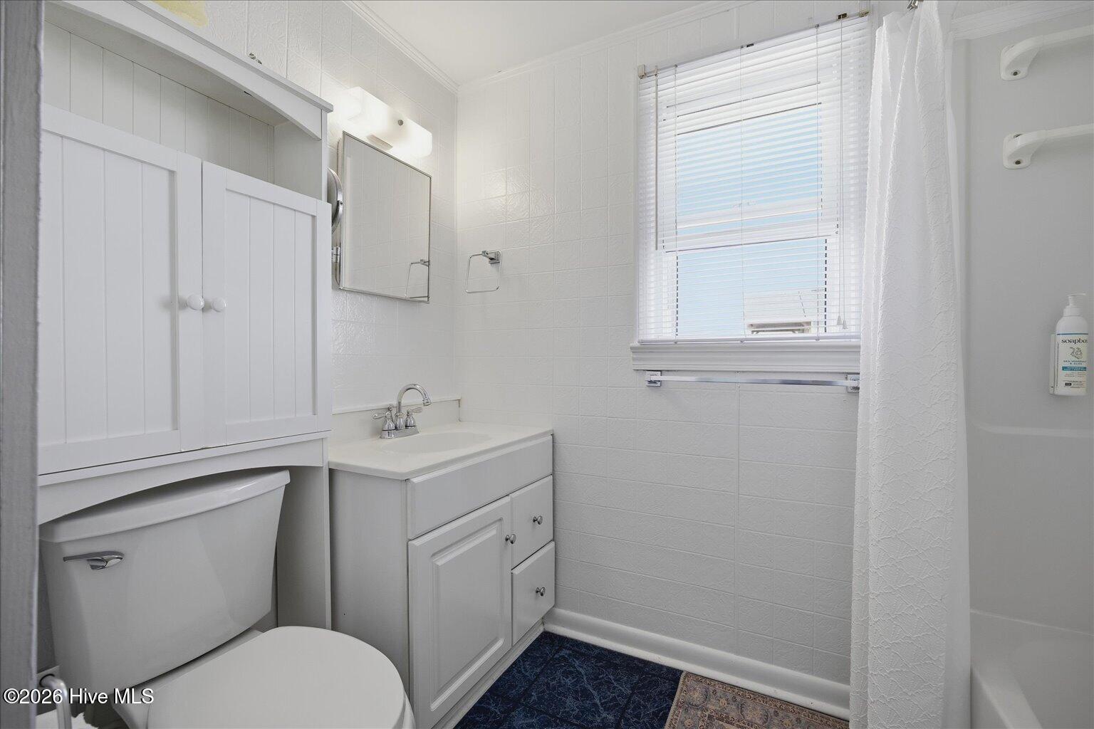 100568909 | Photo 34