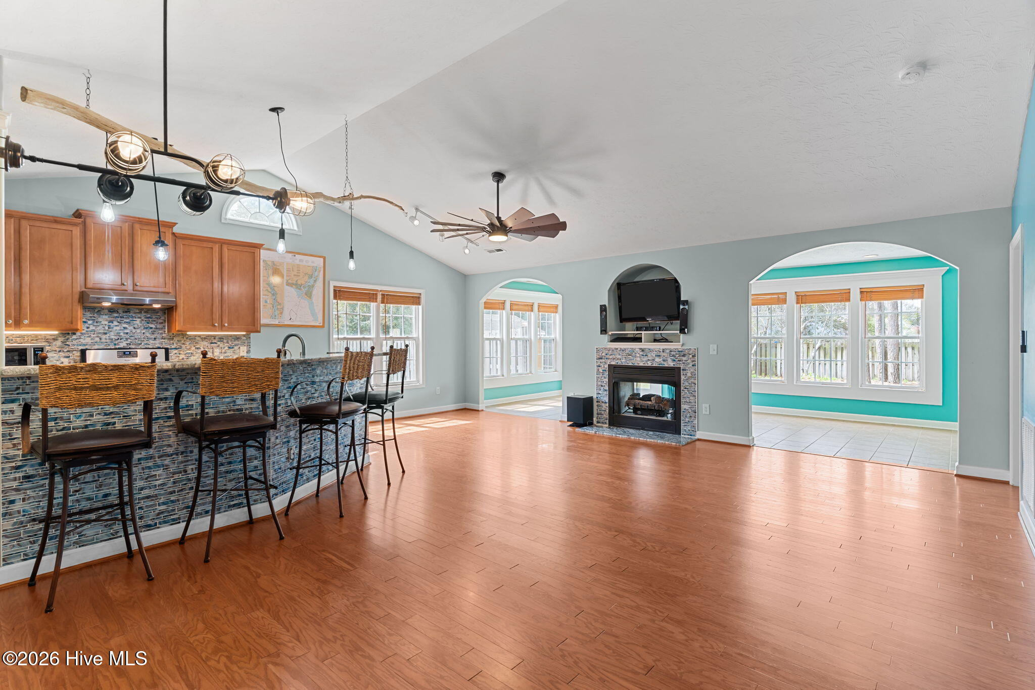 100563070 | Photo 12