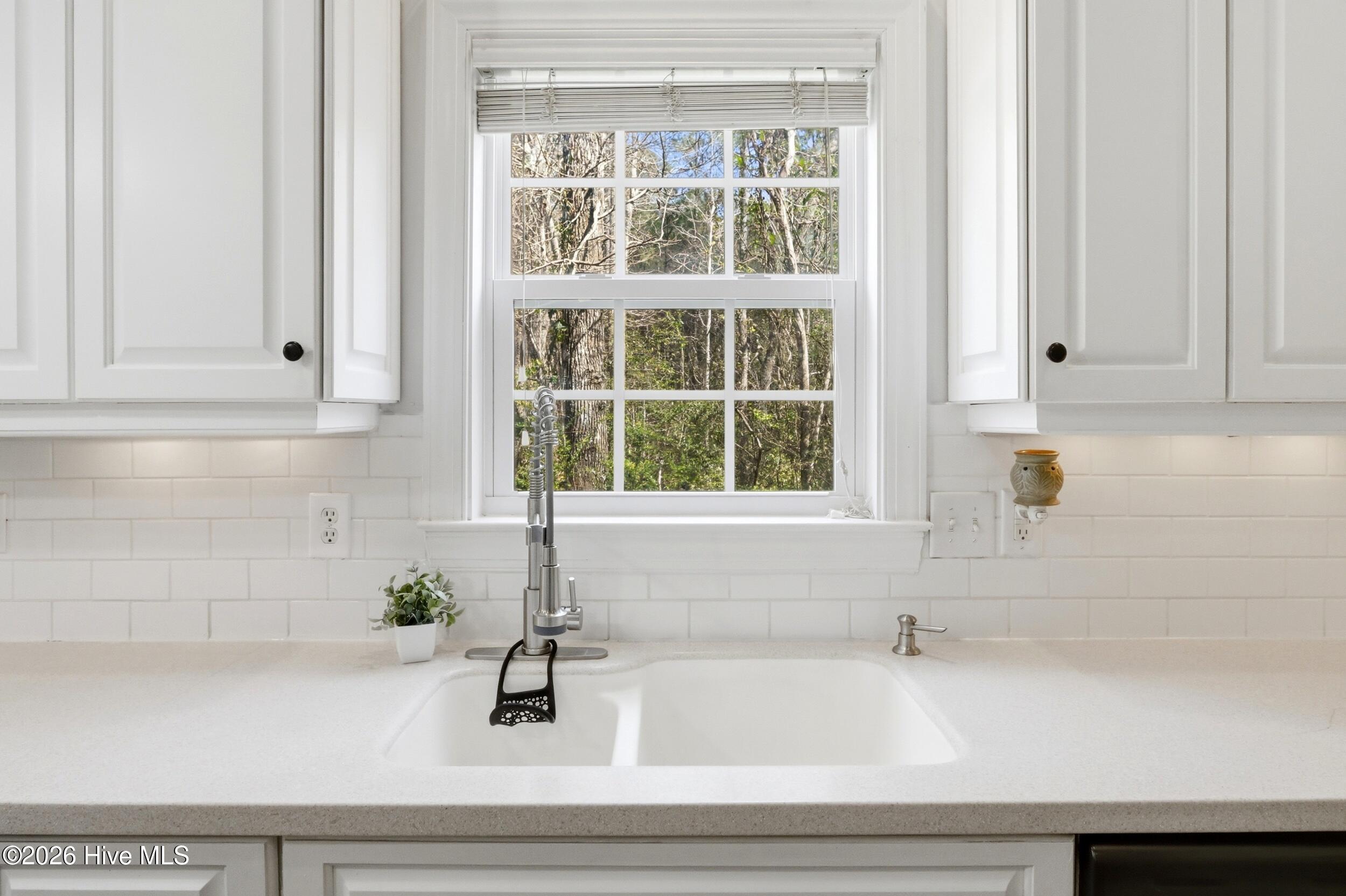 100562150 | Photo 16