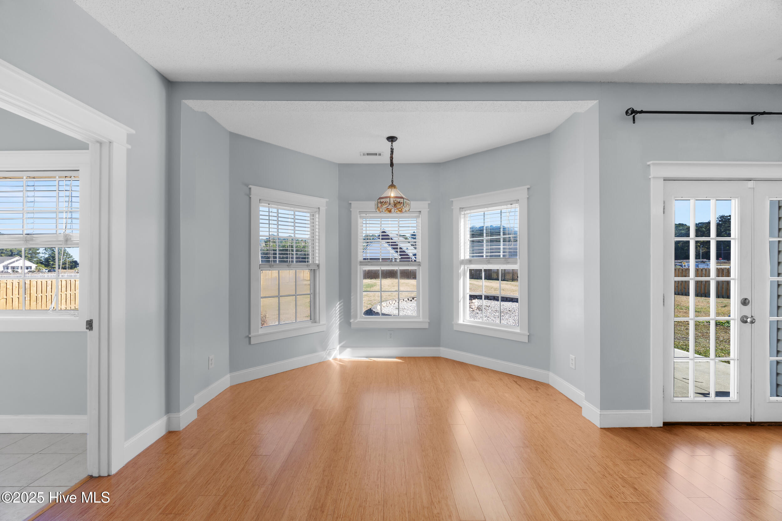 100545669 | Photo 15