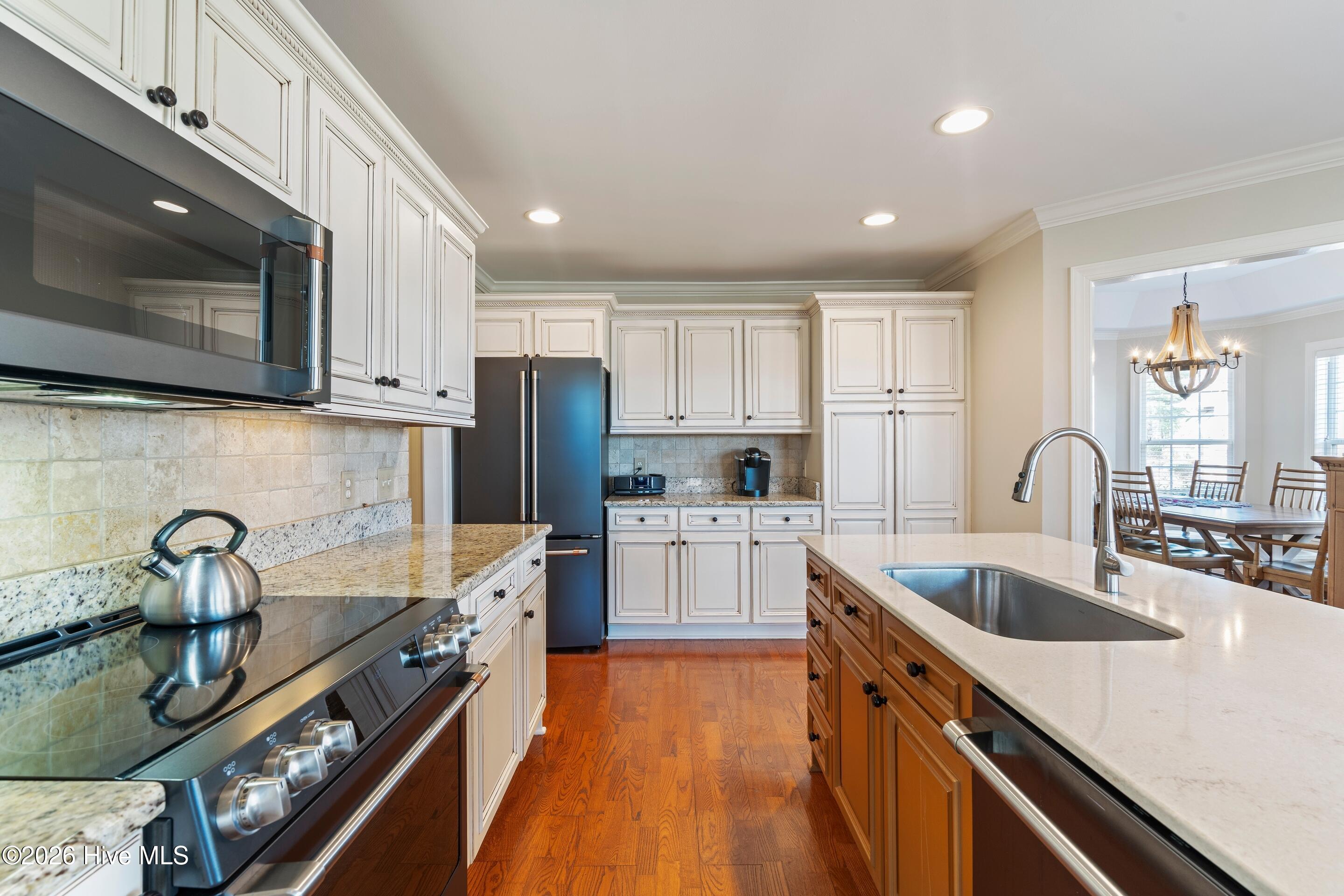 100549552 | Photo 22