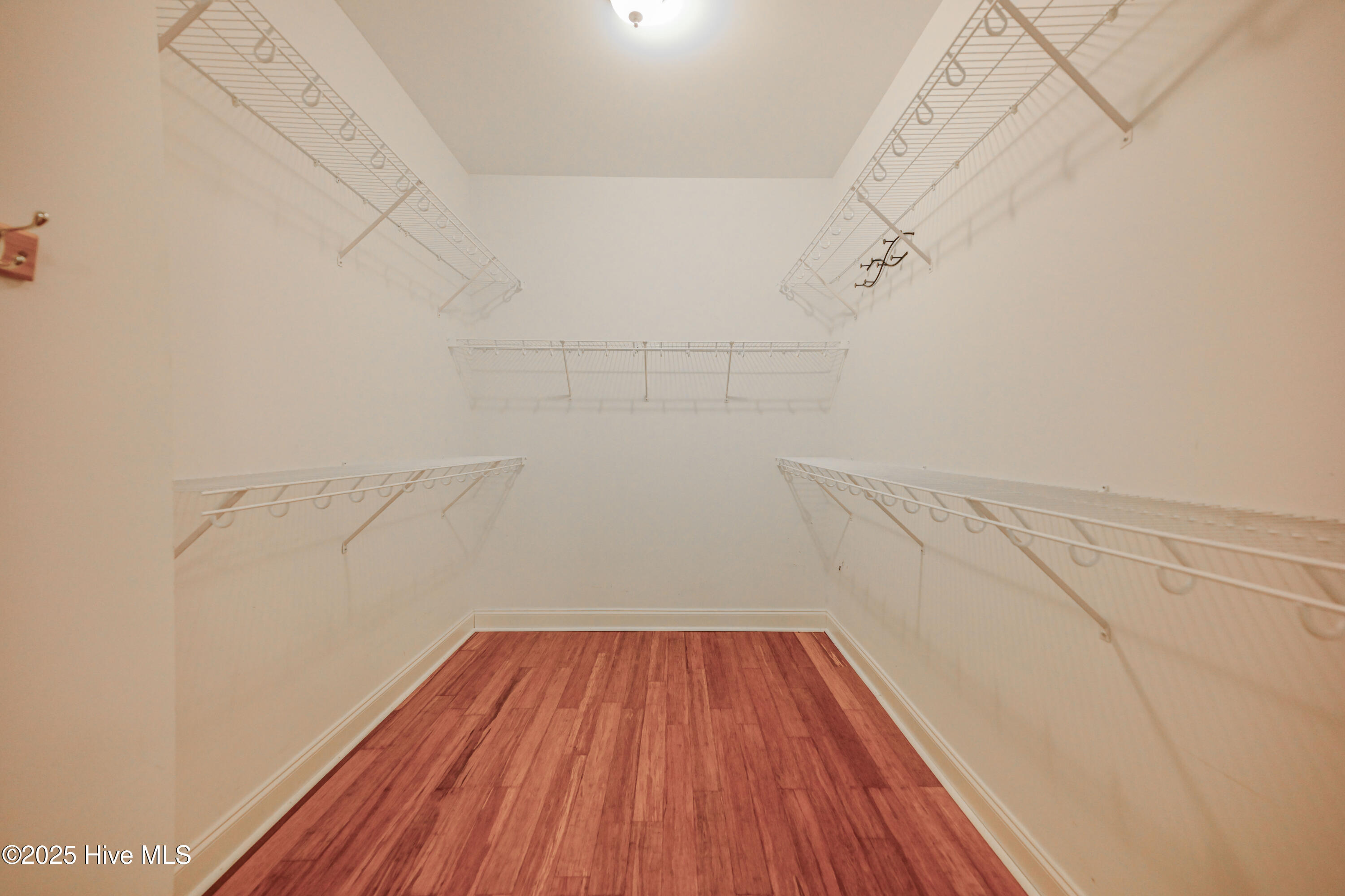 100523770 | Photo 24