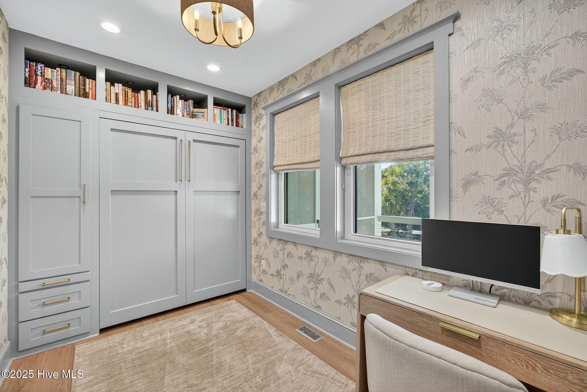 100541250 | Photo 24