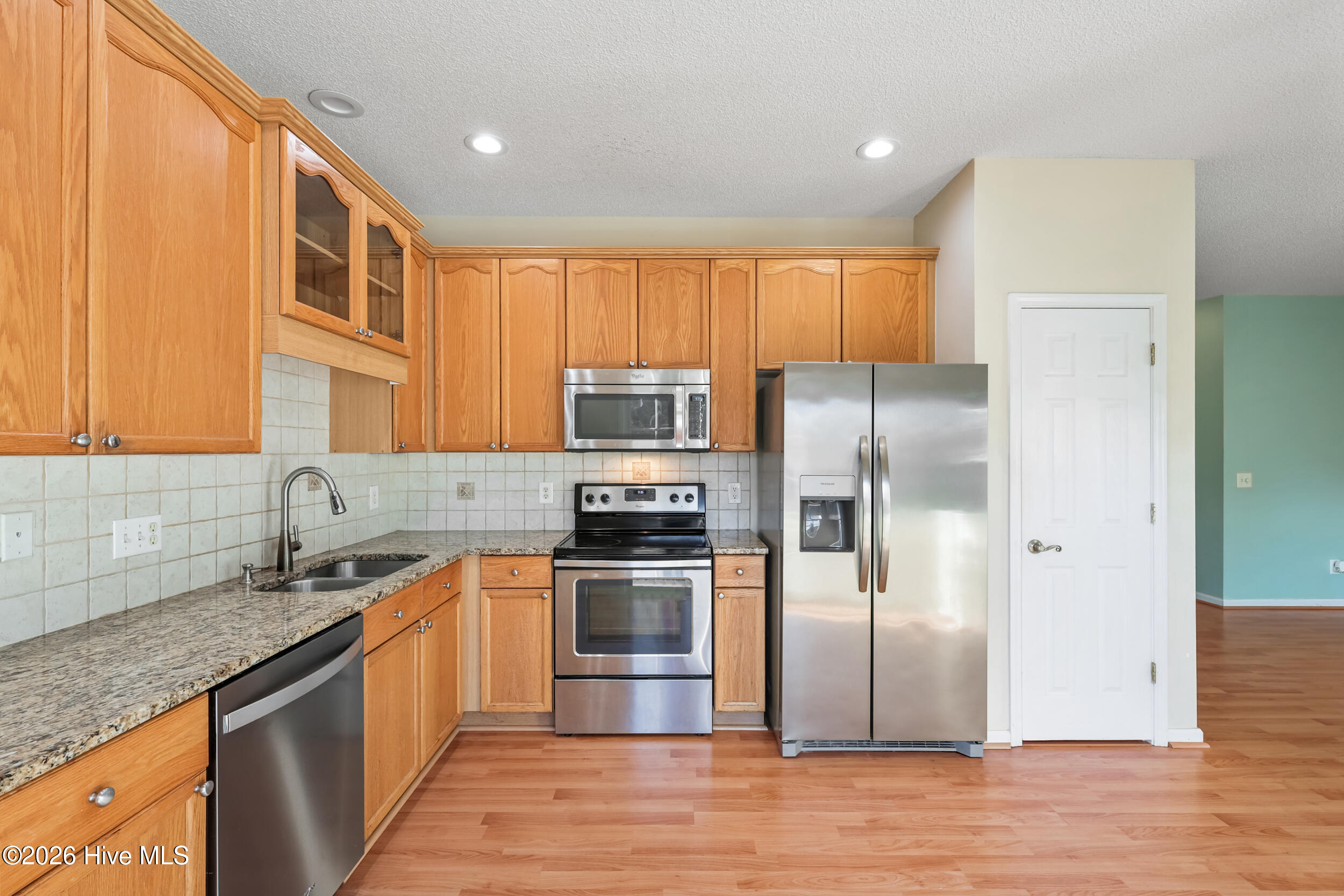 100547129 | Photo 19