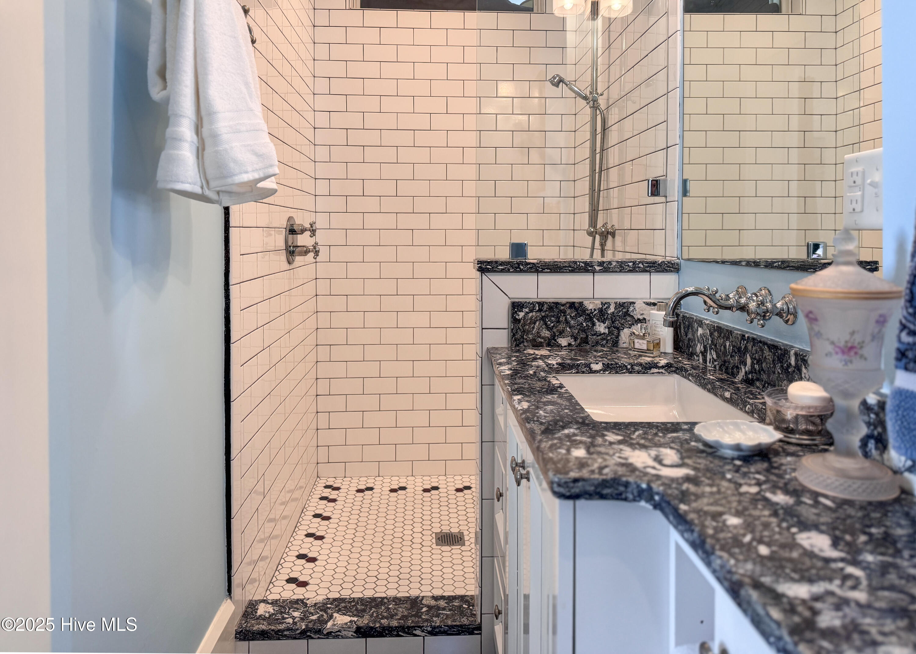 100501936 | Photo 71