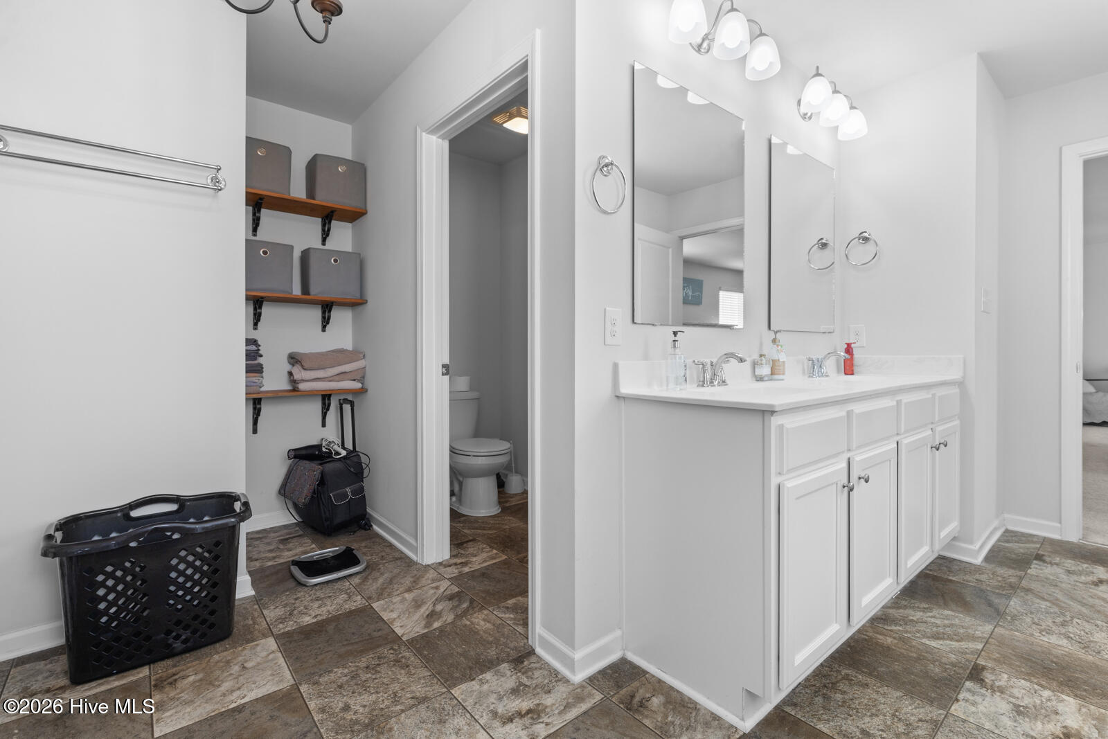 100566319 | Photo 27