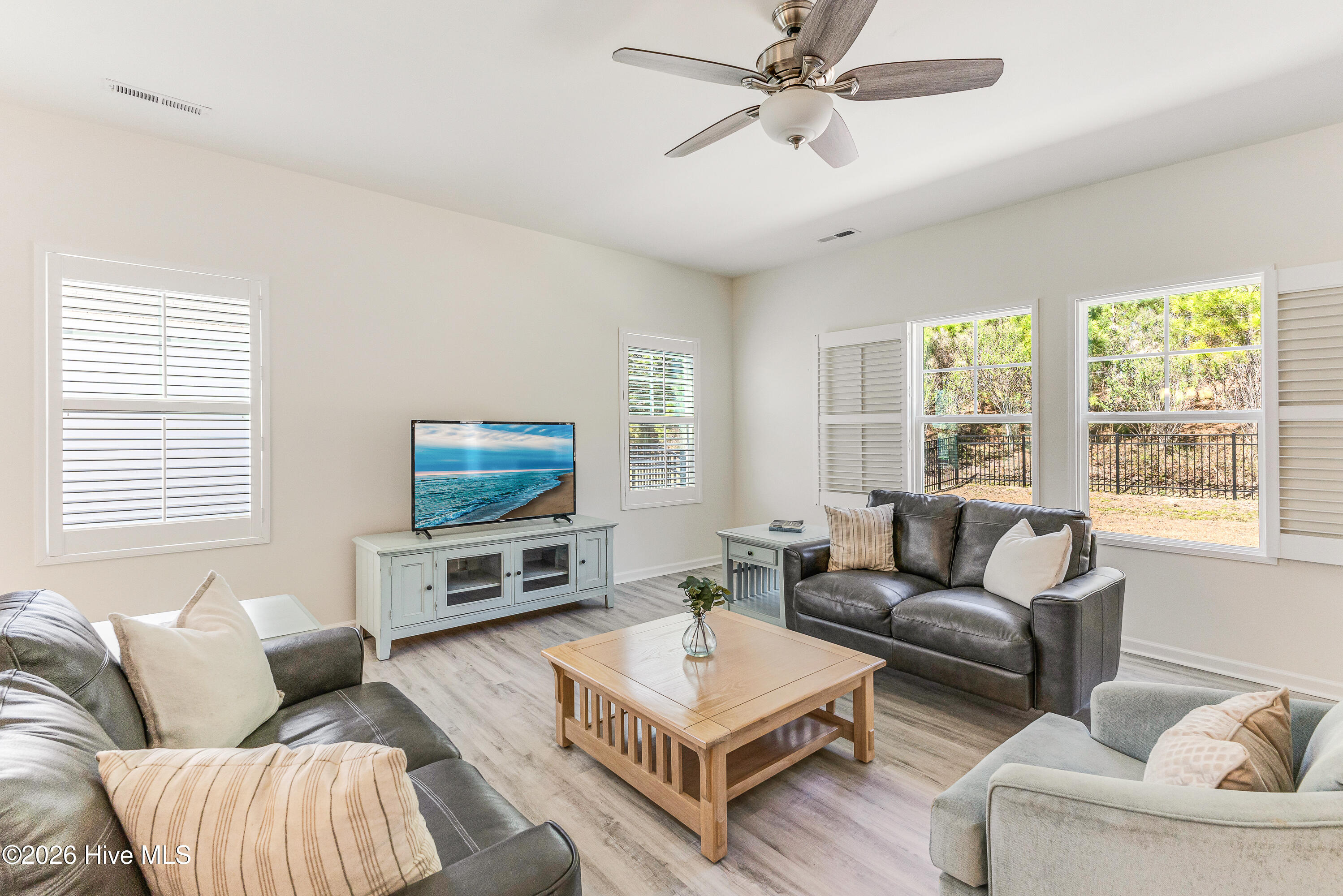 100562750 | Photo 17