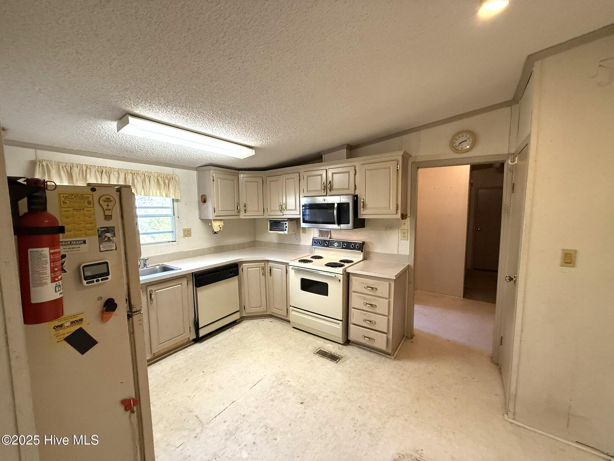 100543819 | Photo 14