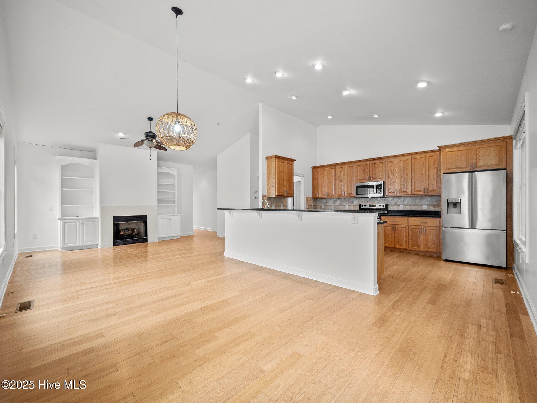 100559158 | Photo 15