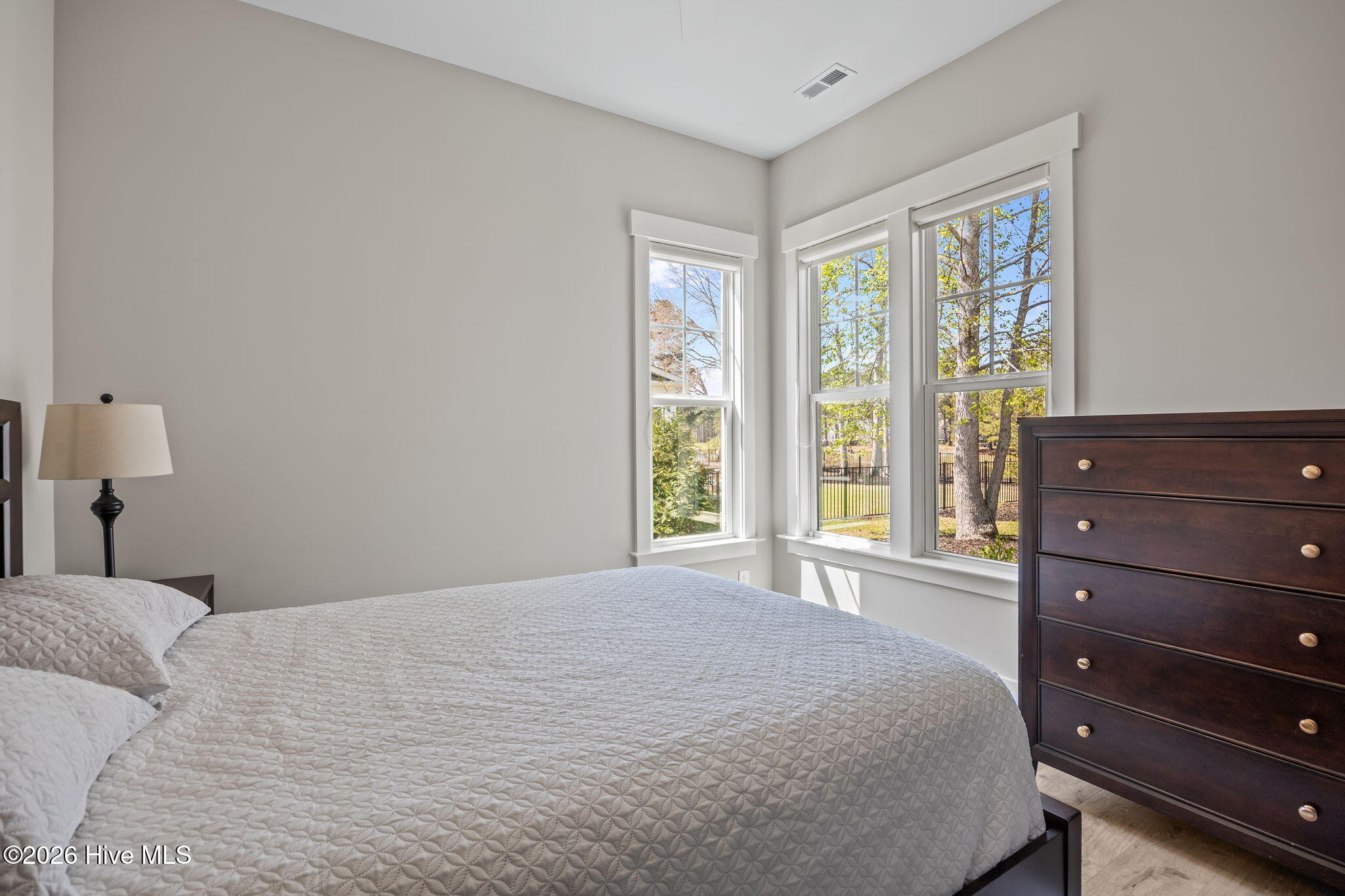 100563731 | Photo 37