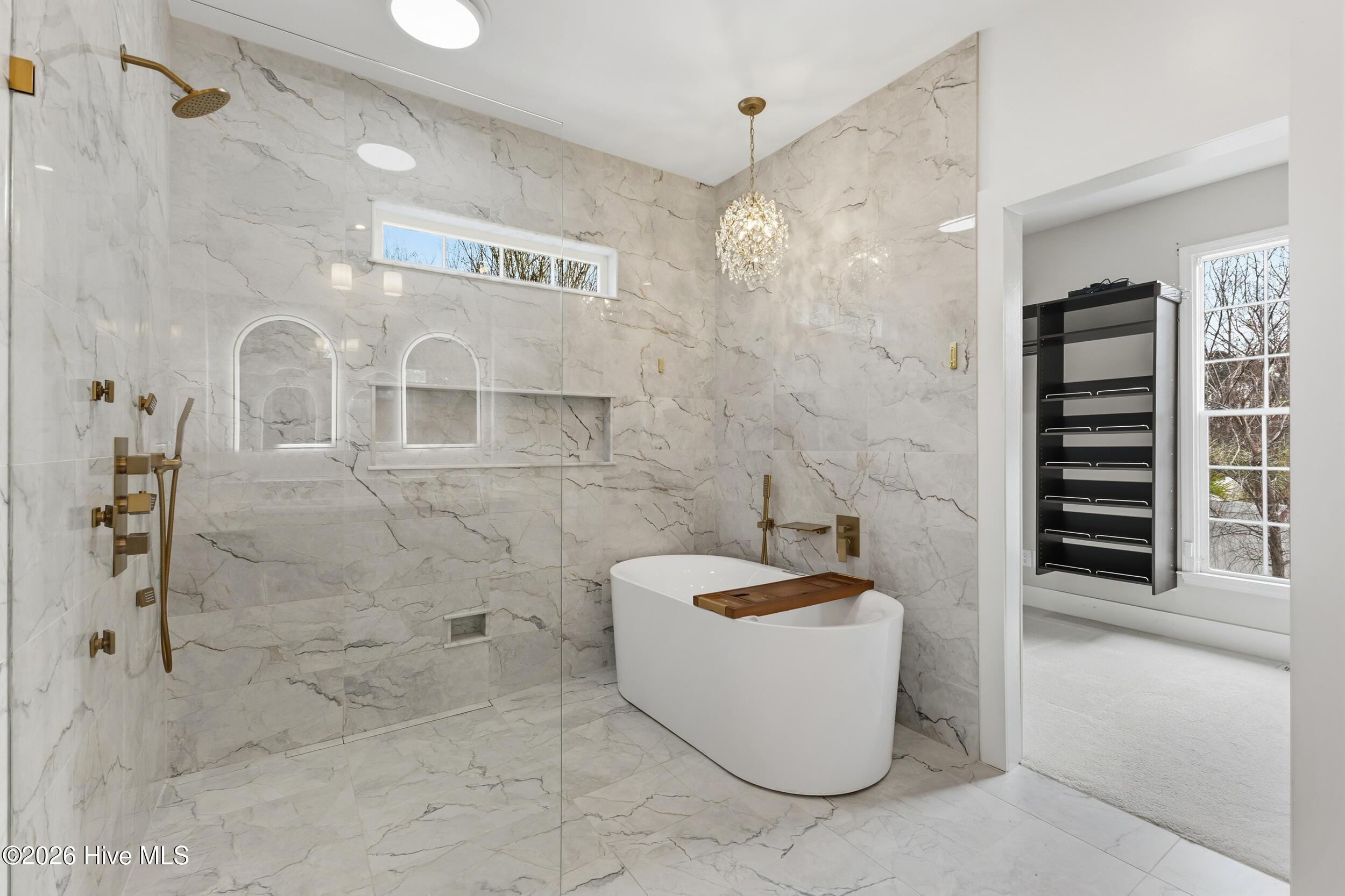 100552427 | Photo 29