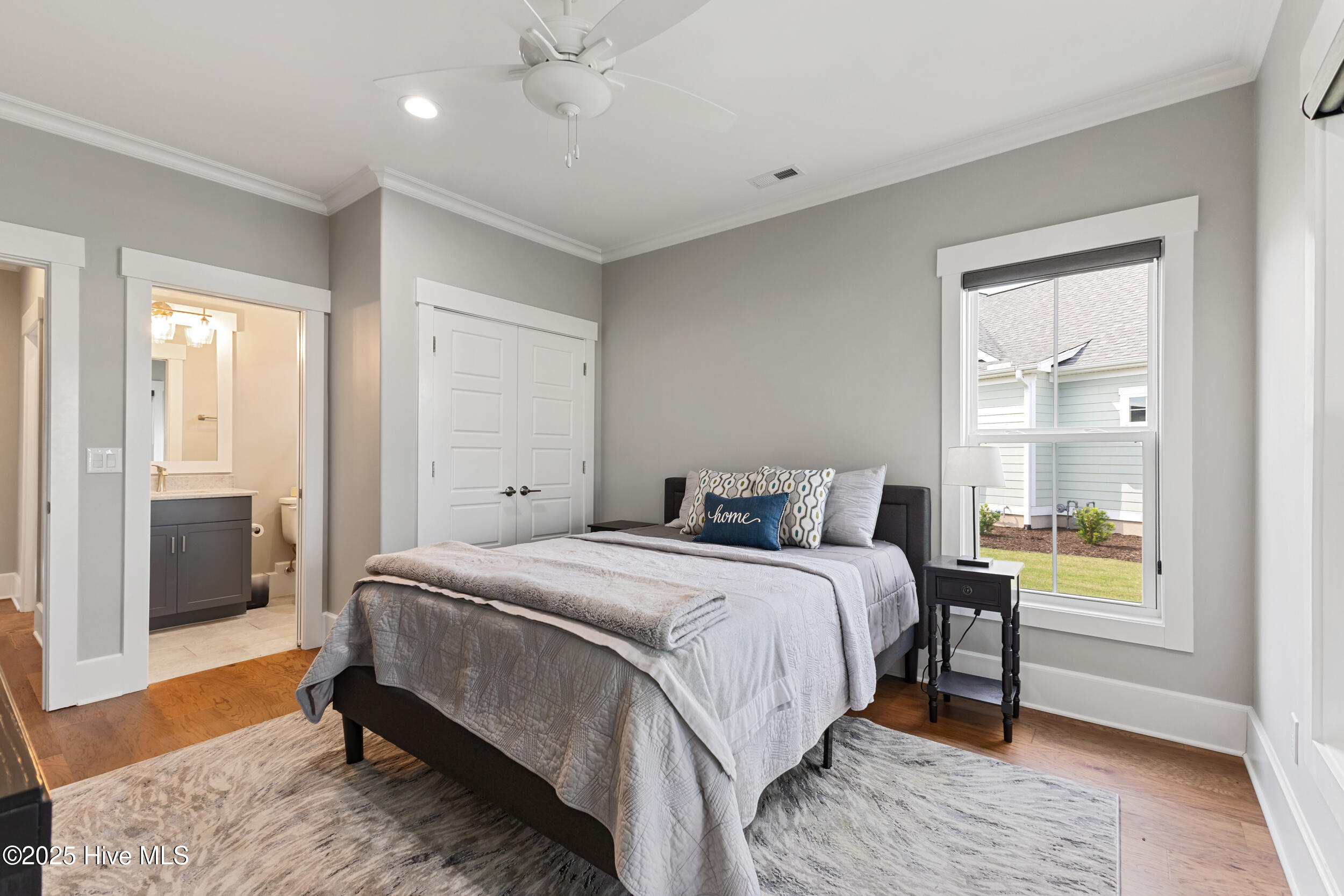 100550581 | Photo 26