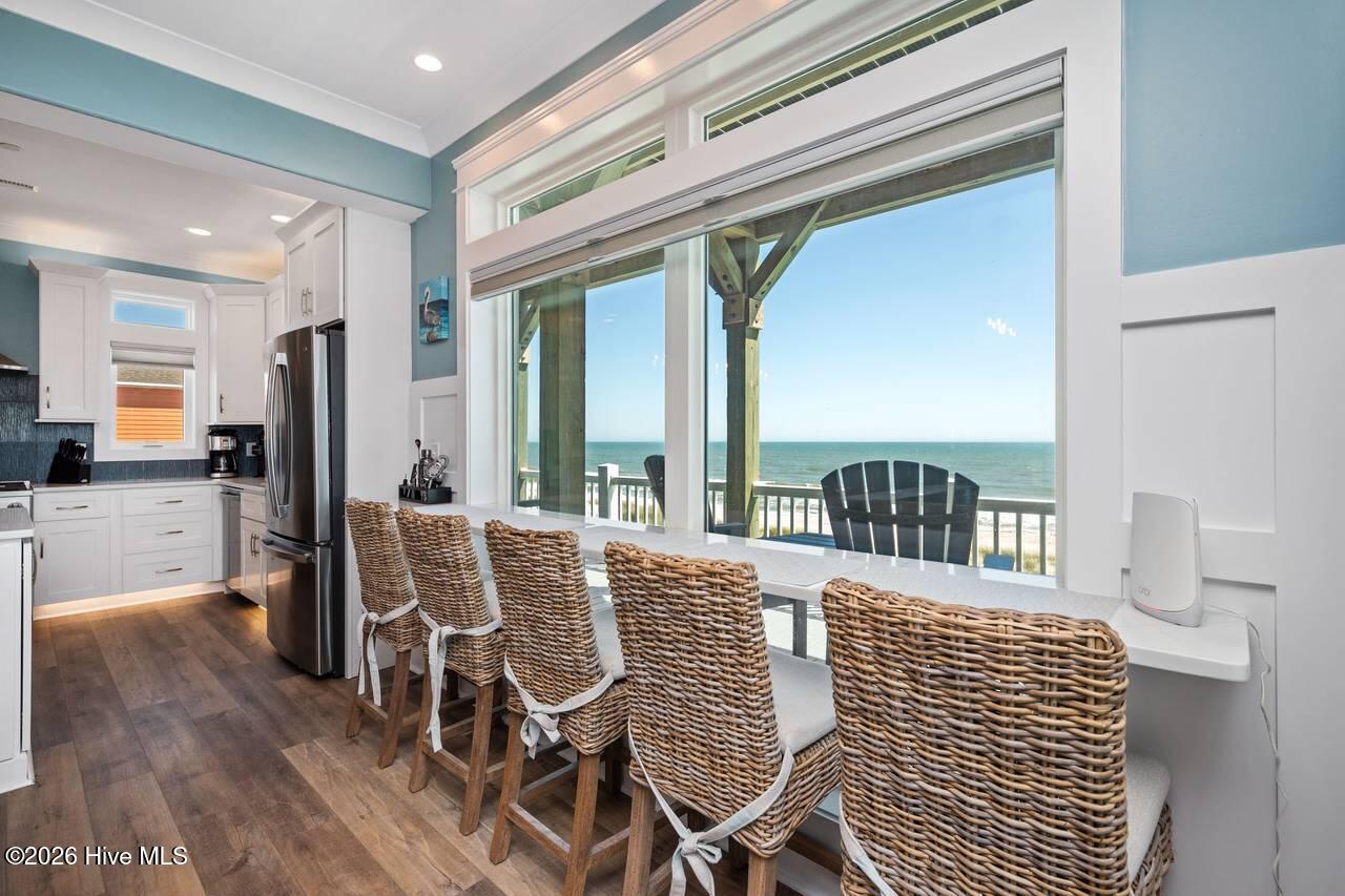 100560212 | Photo 15