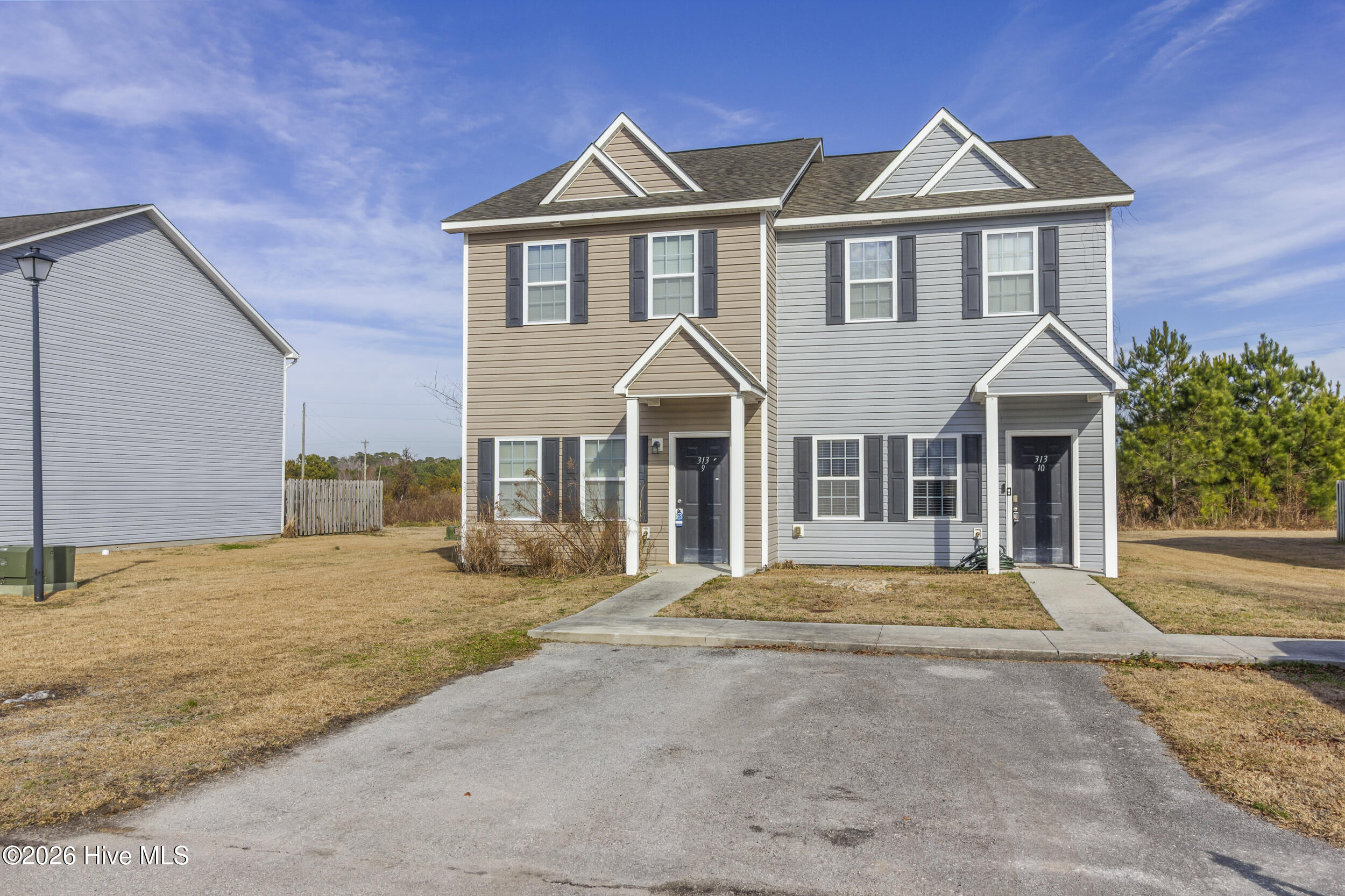 100557945 | Photo 21