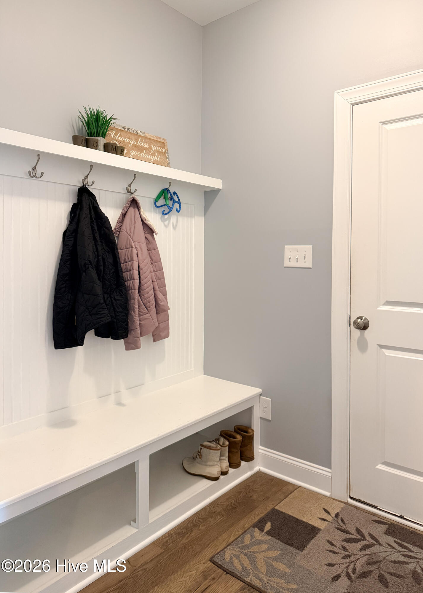 100569259 | Photo 40