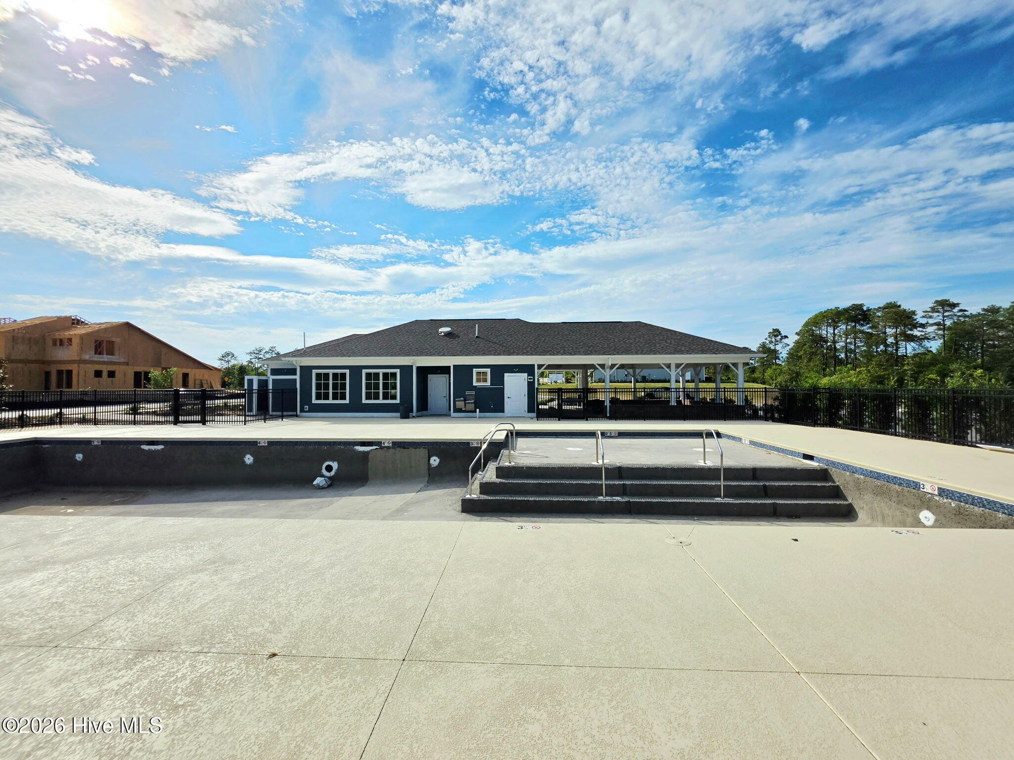 100579839 | Photo 14