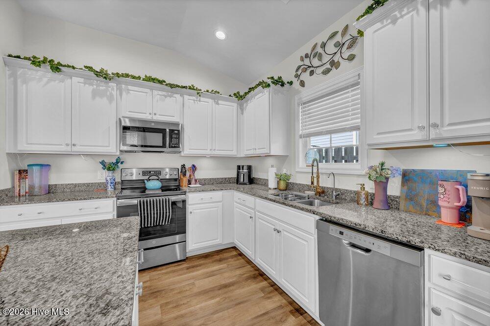 100569787 | Photo 11