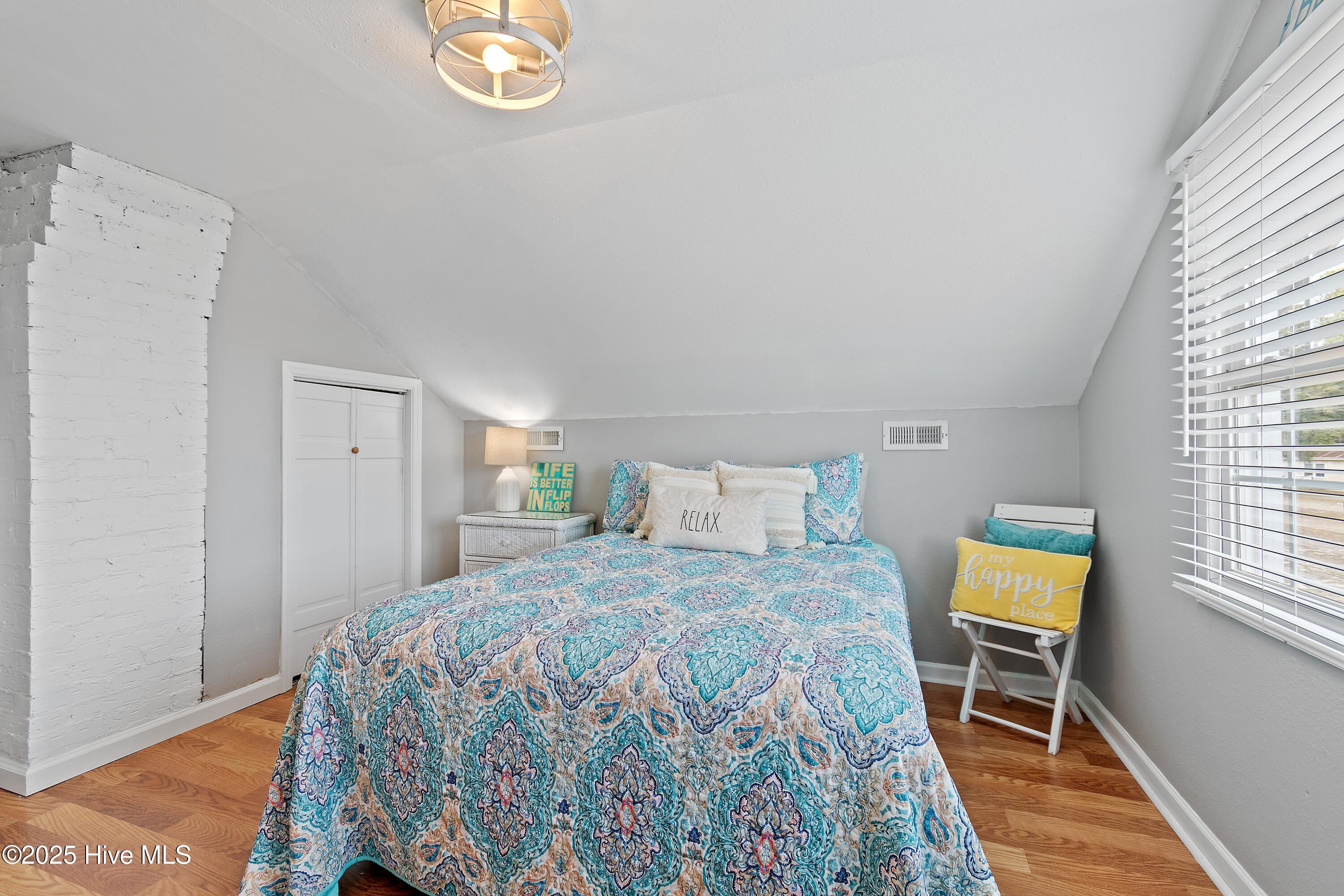 100544139 | Photo 52