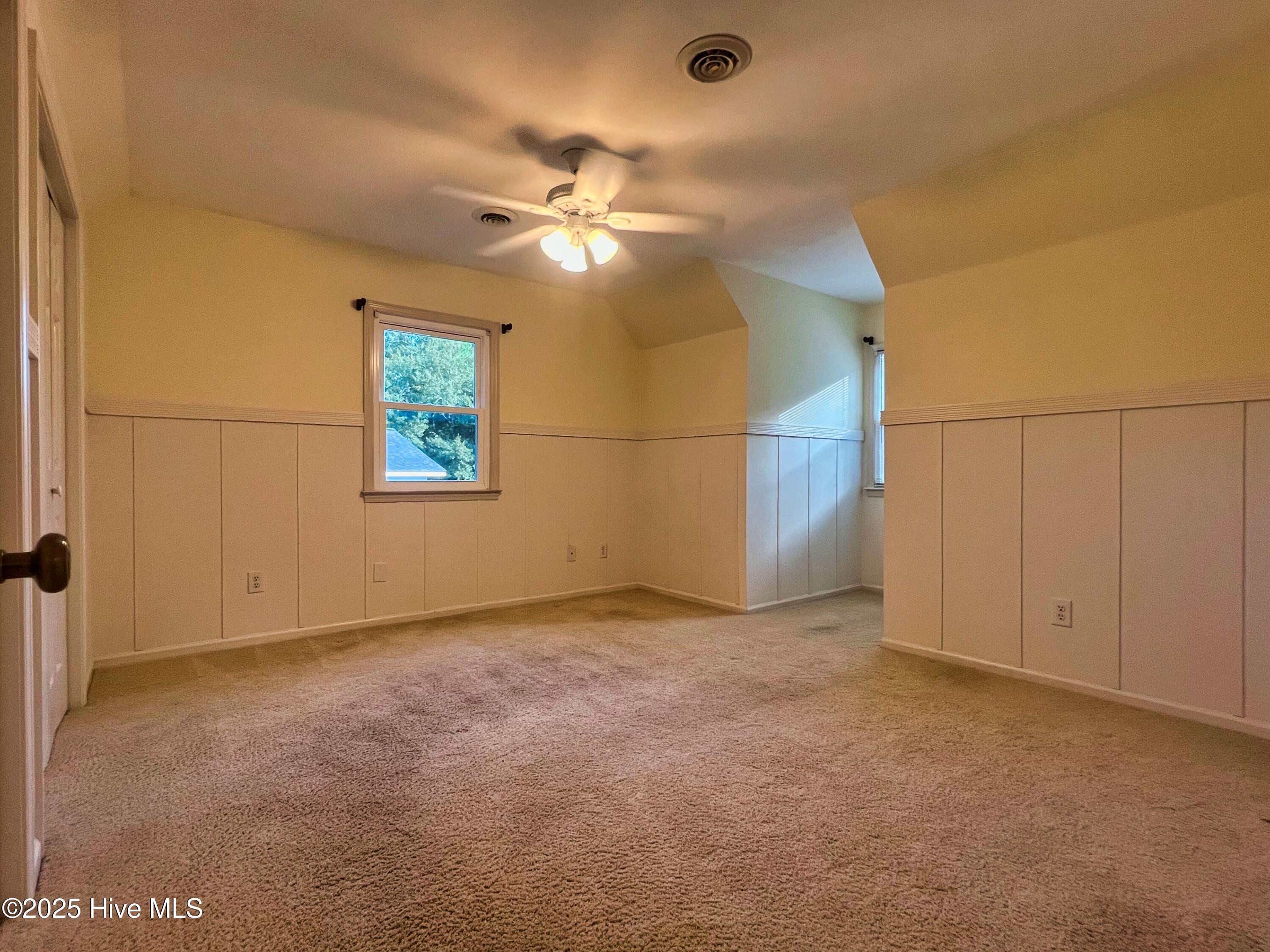 100521049 | Photo 30