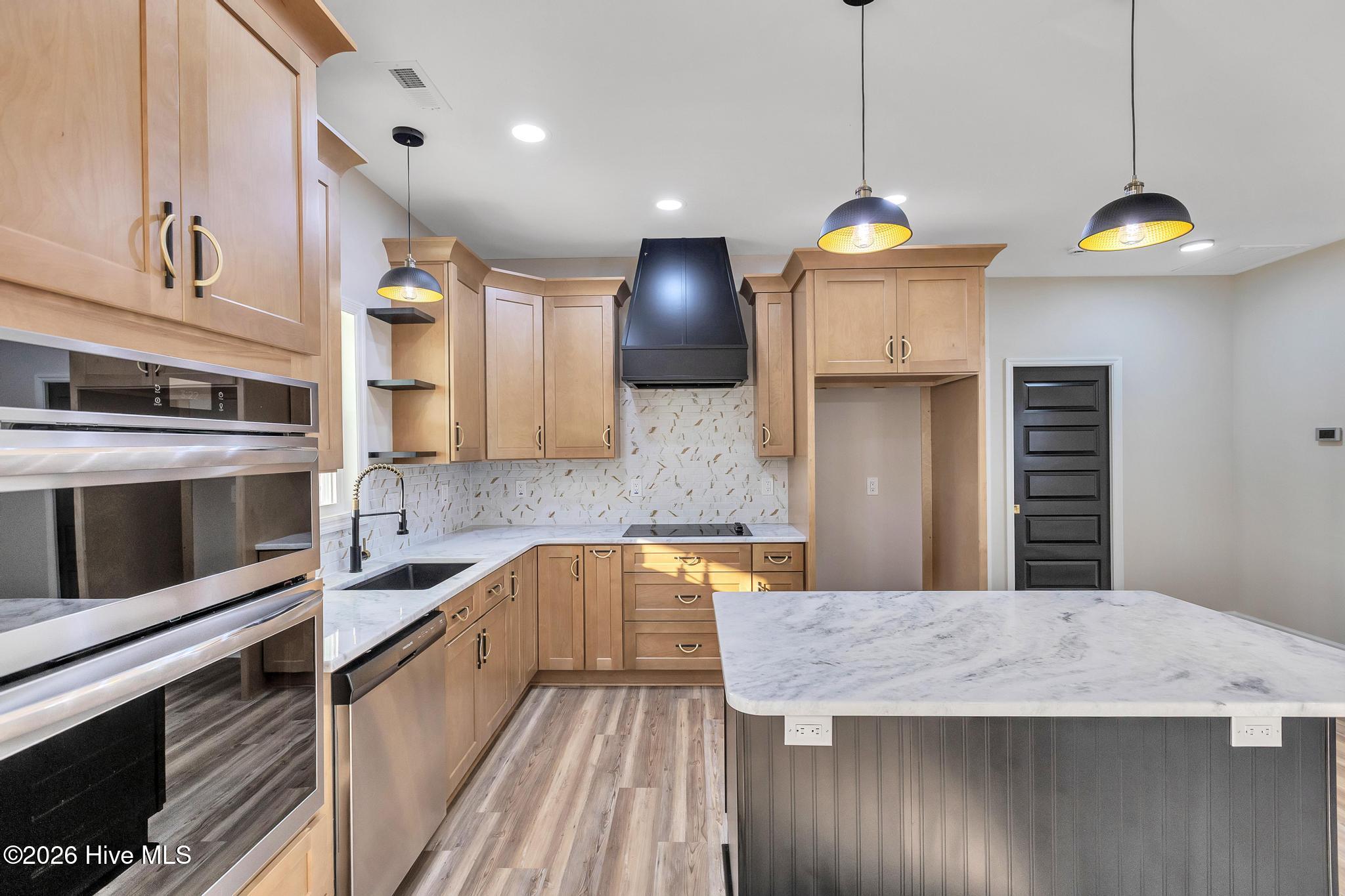 100552595 | Photo 13