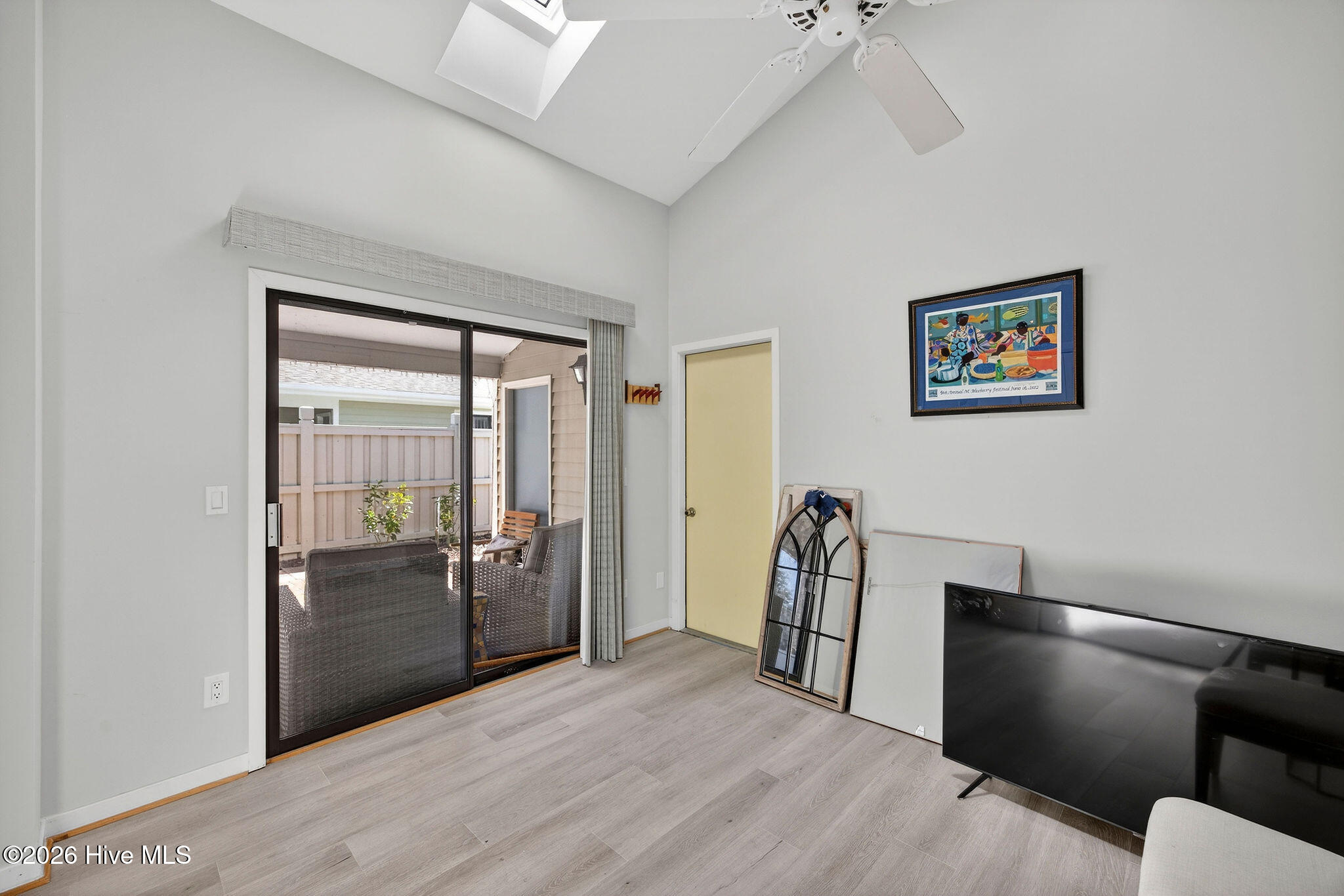 100563726 | Photo 27