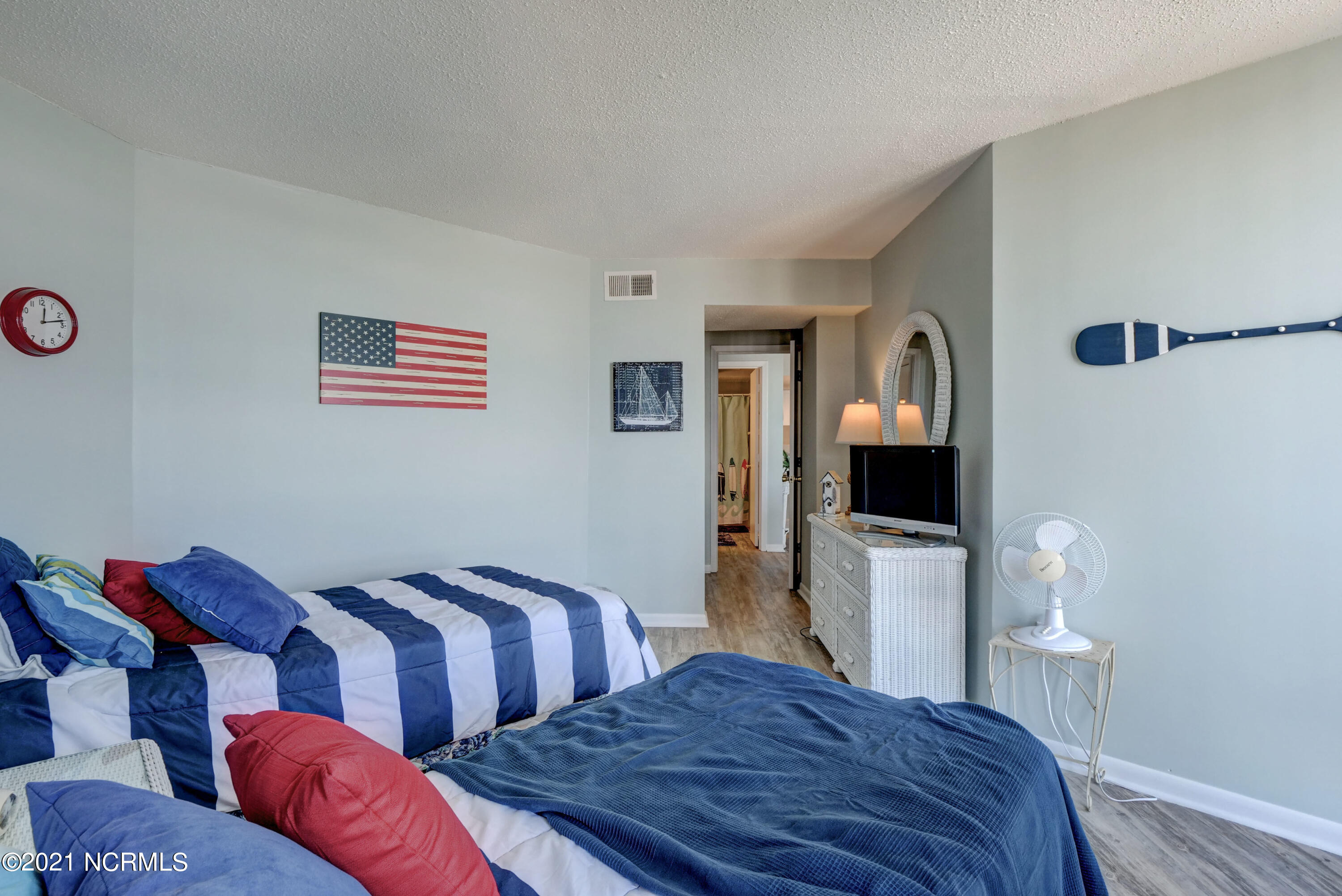 100527601 | Photo 25