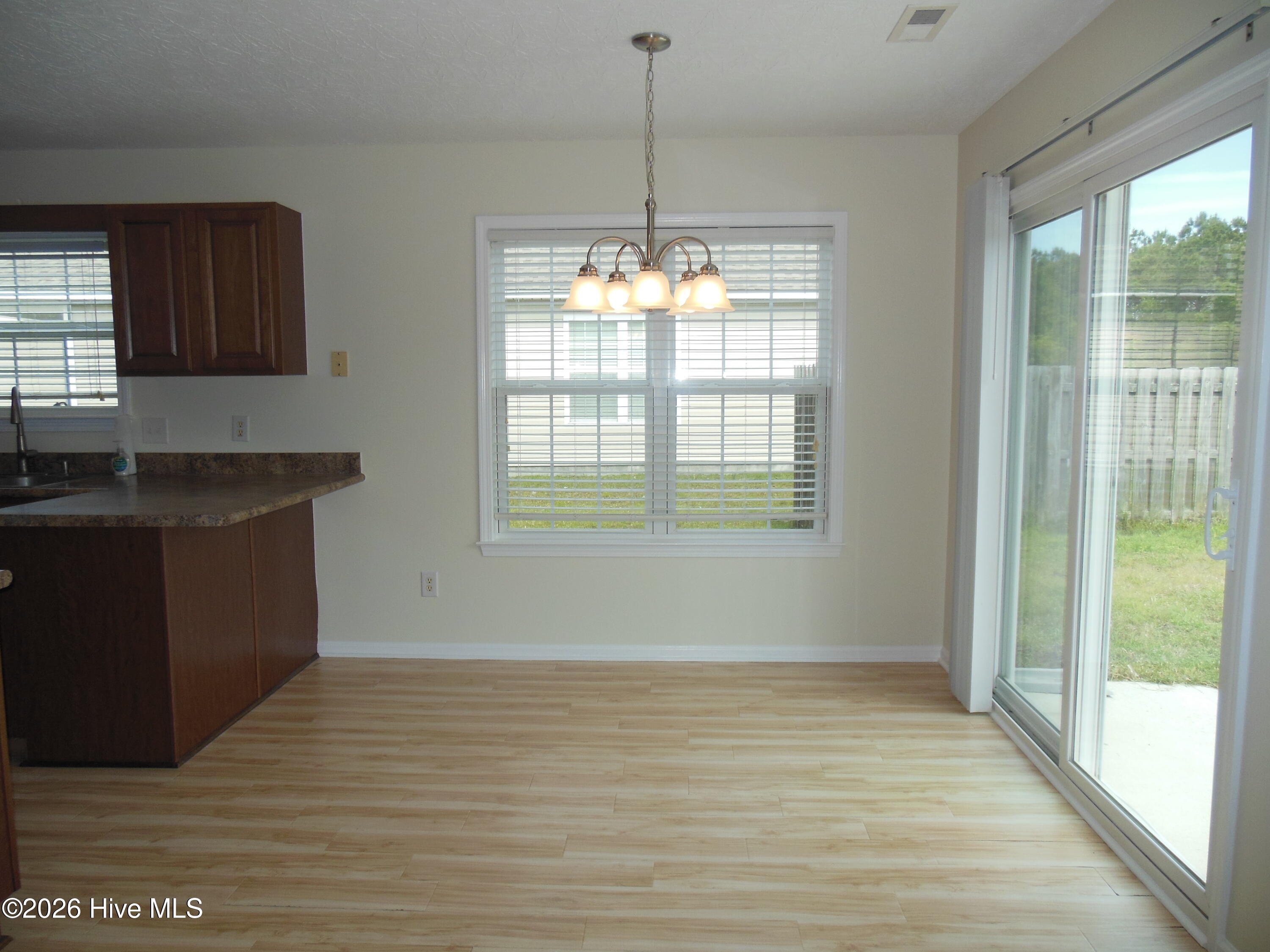 100565167 | Photo 17