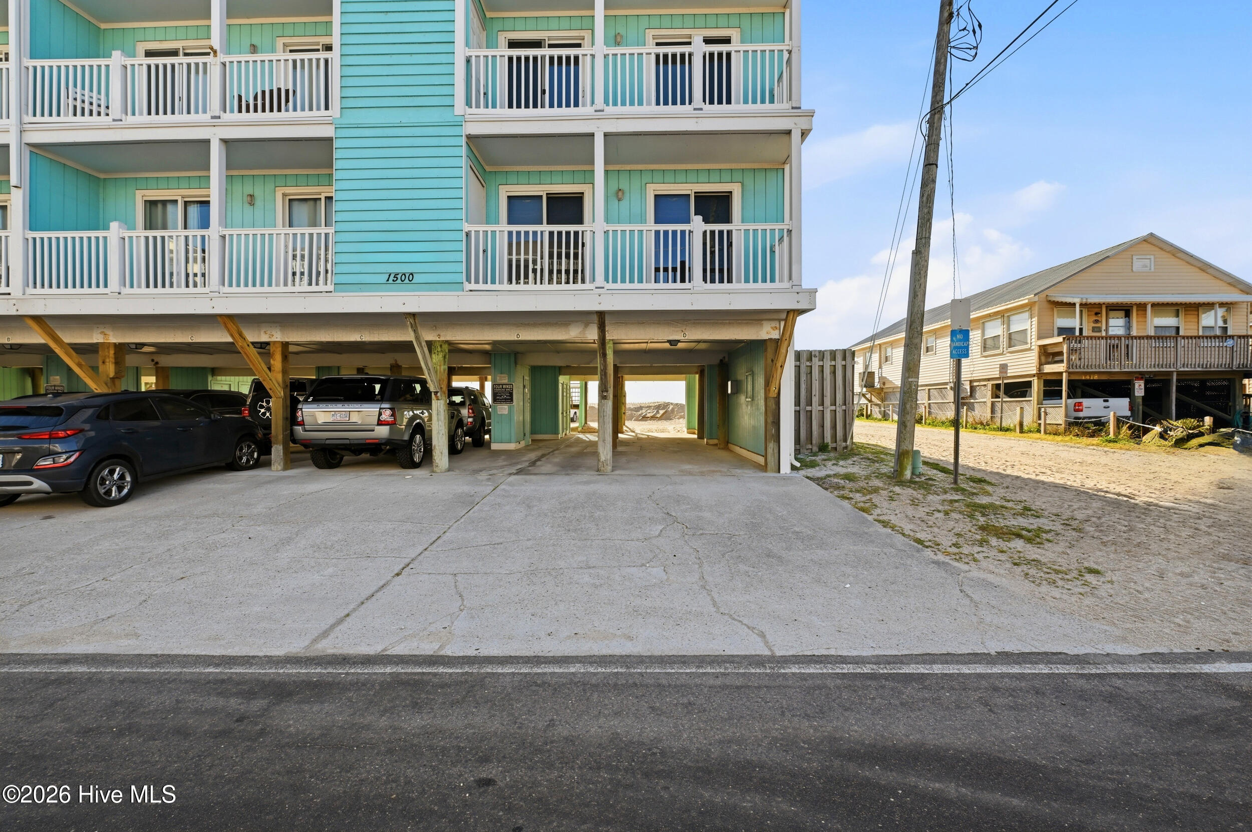 100566140 | Photo 23