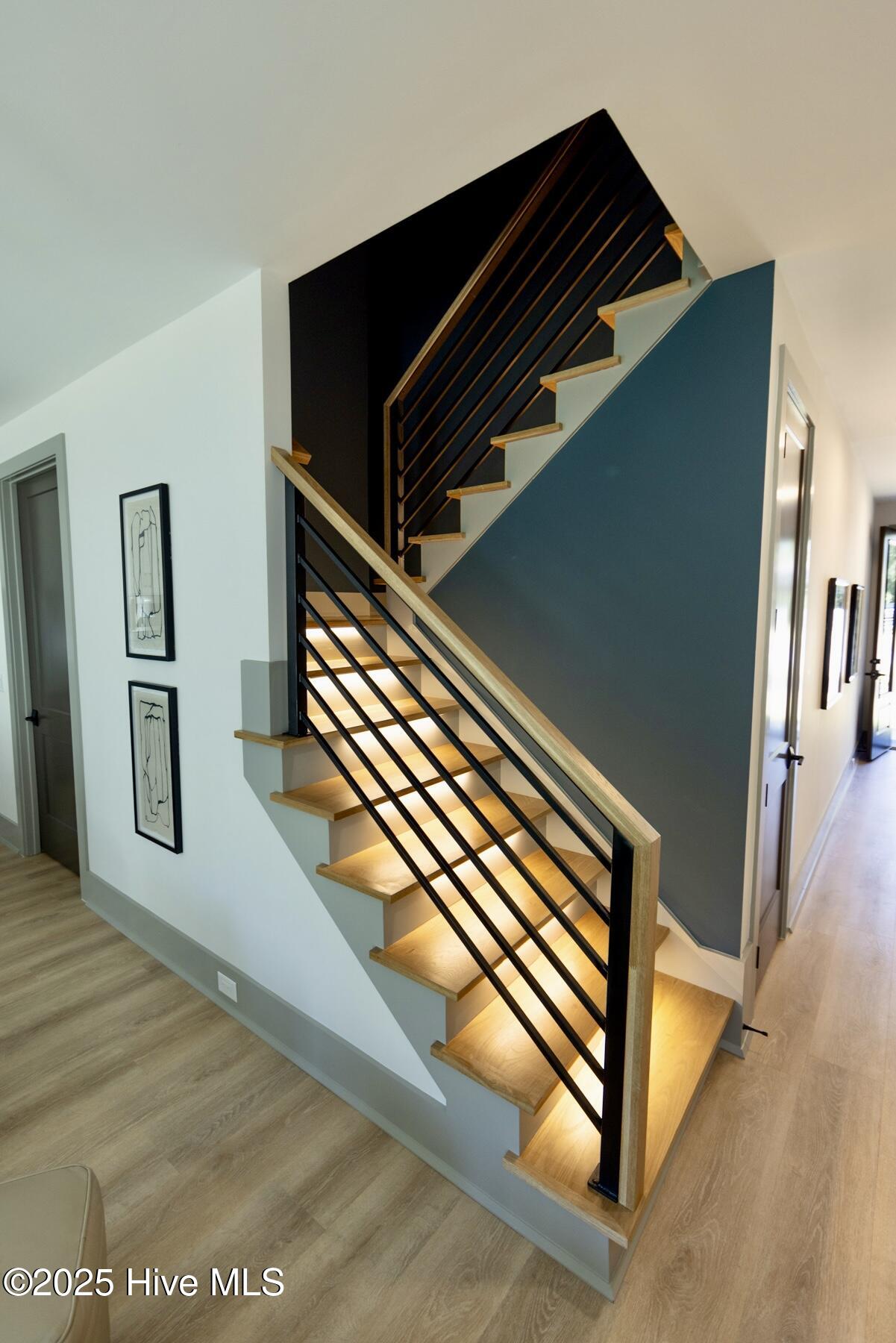 100508502 | Photo 56