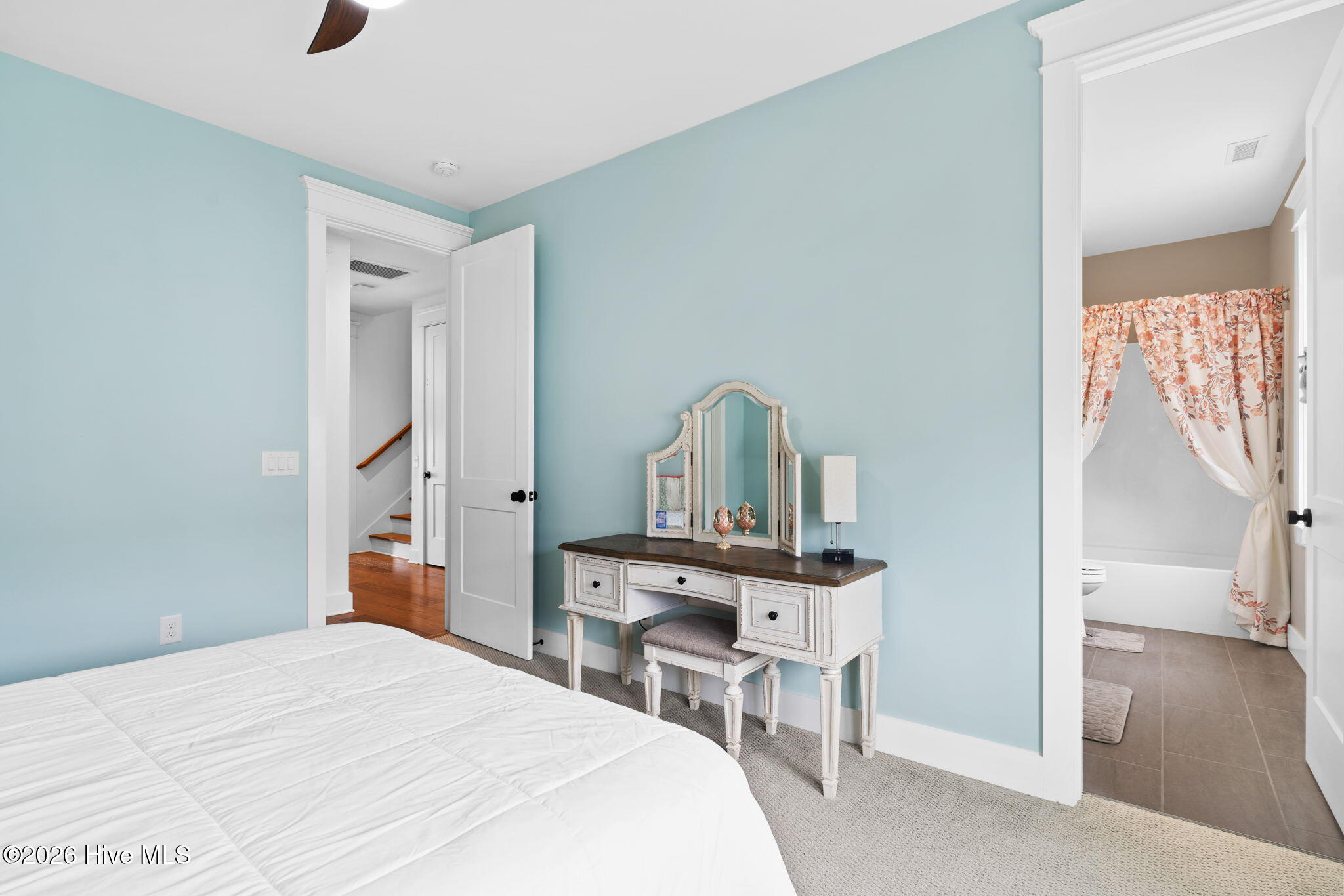 100569048 | Photo 27