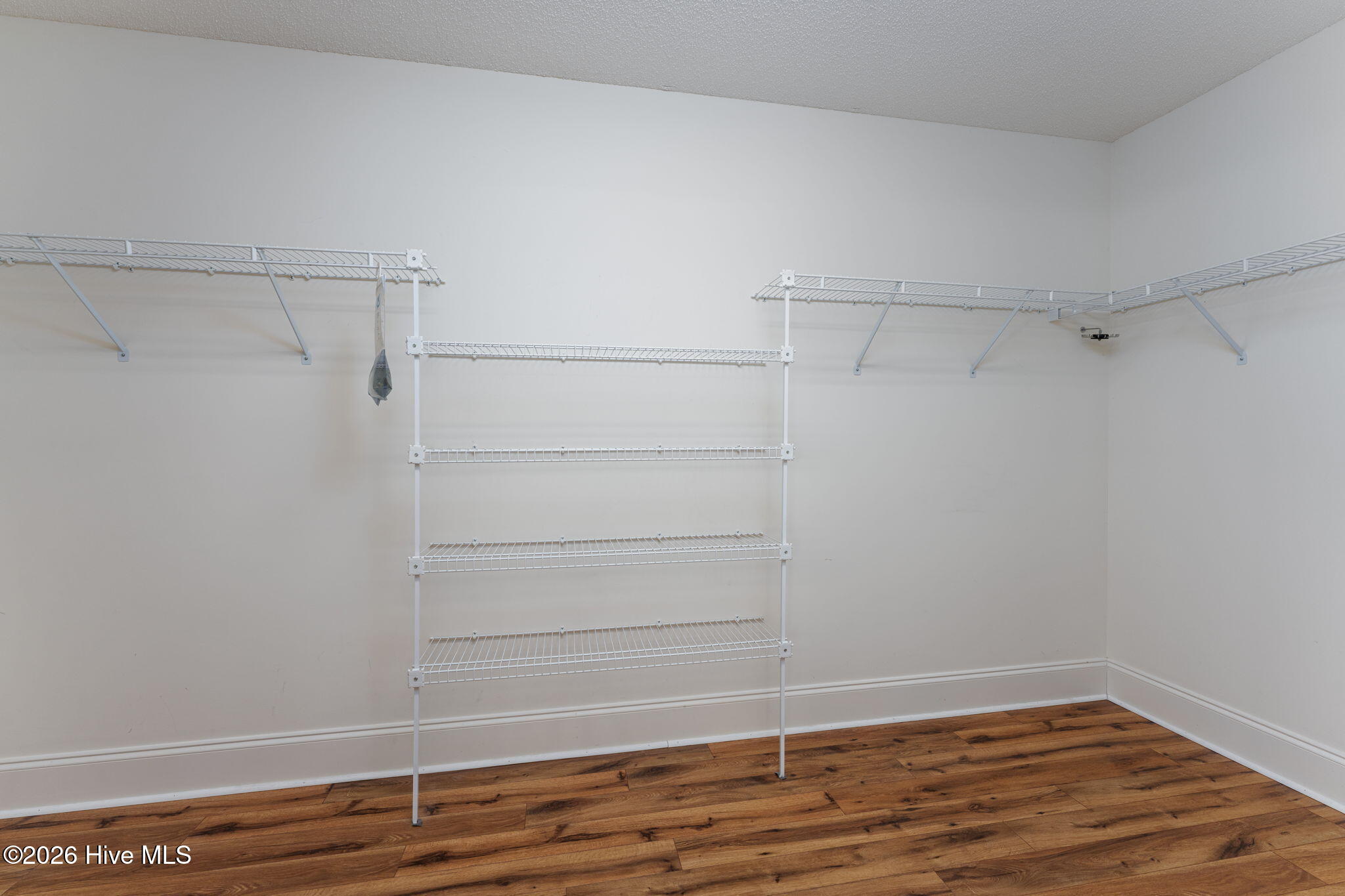 100552056 | Photo 44