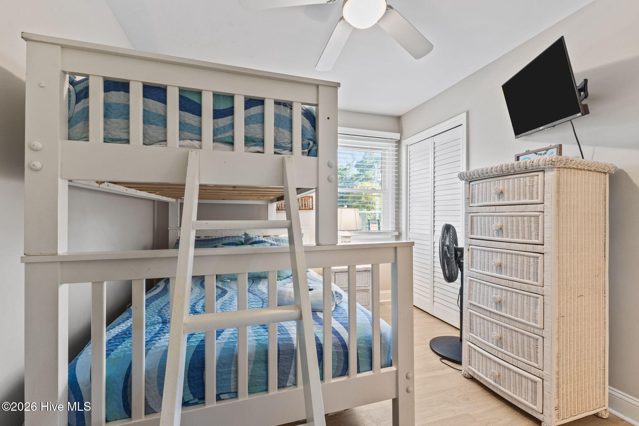 100568584 | Photo 36