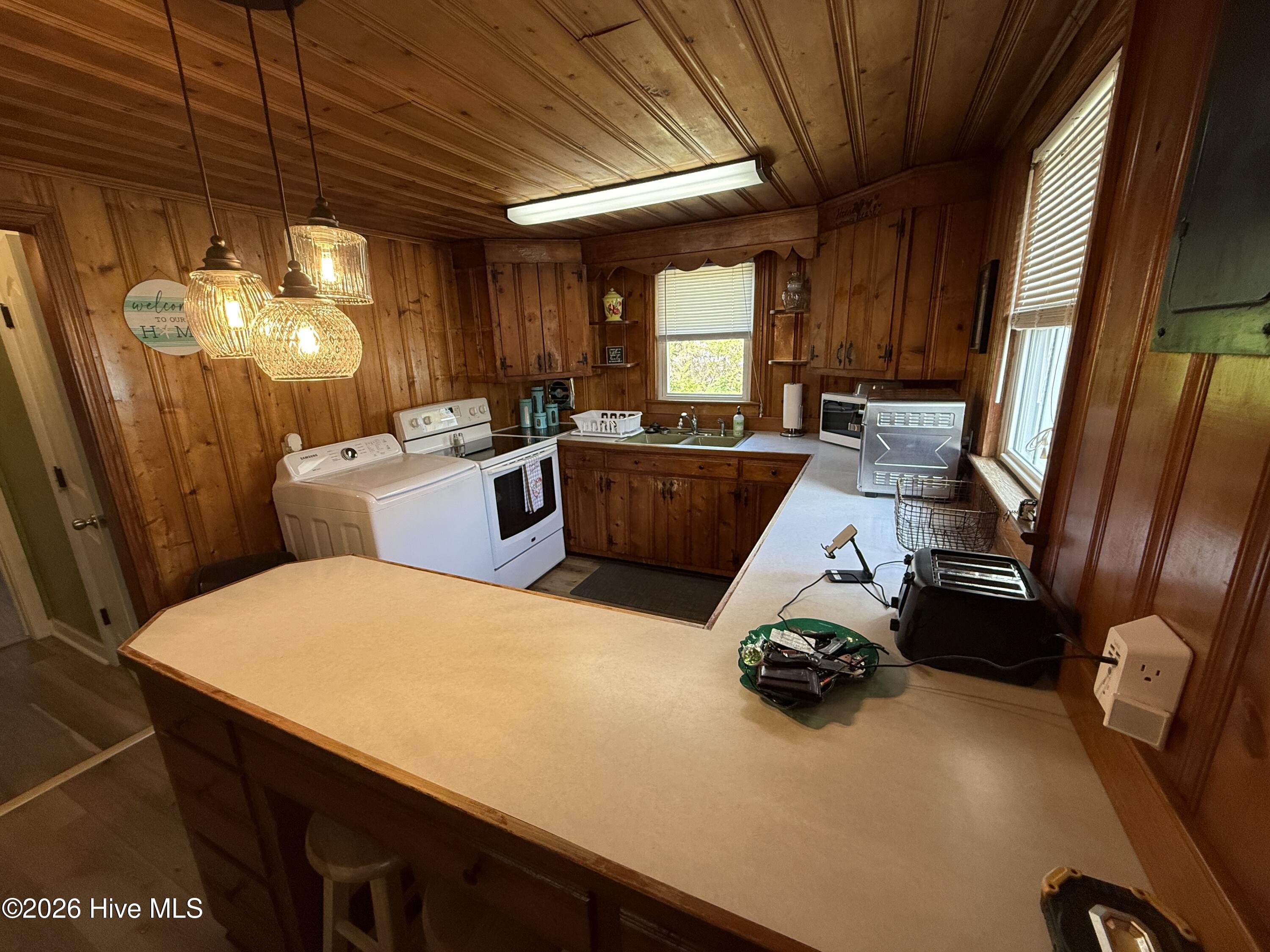 100564685 | Photo 20