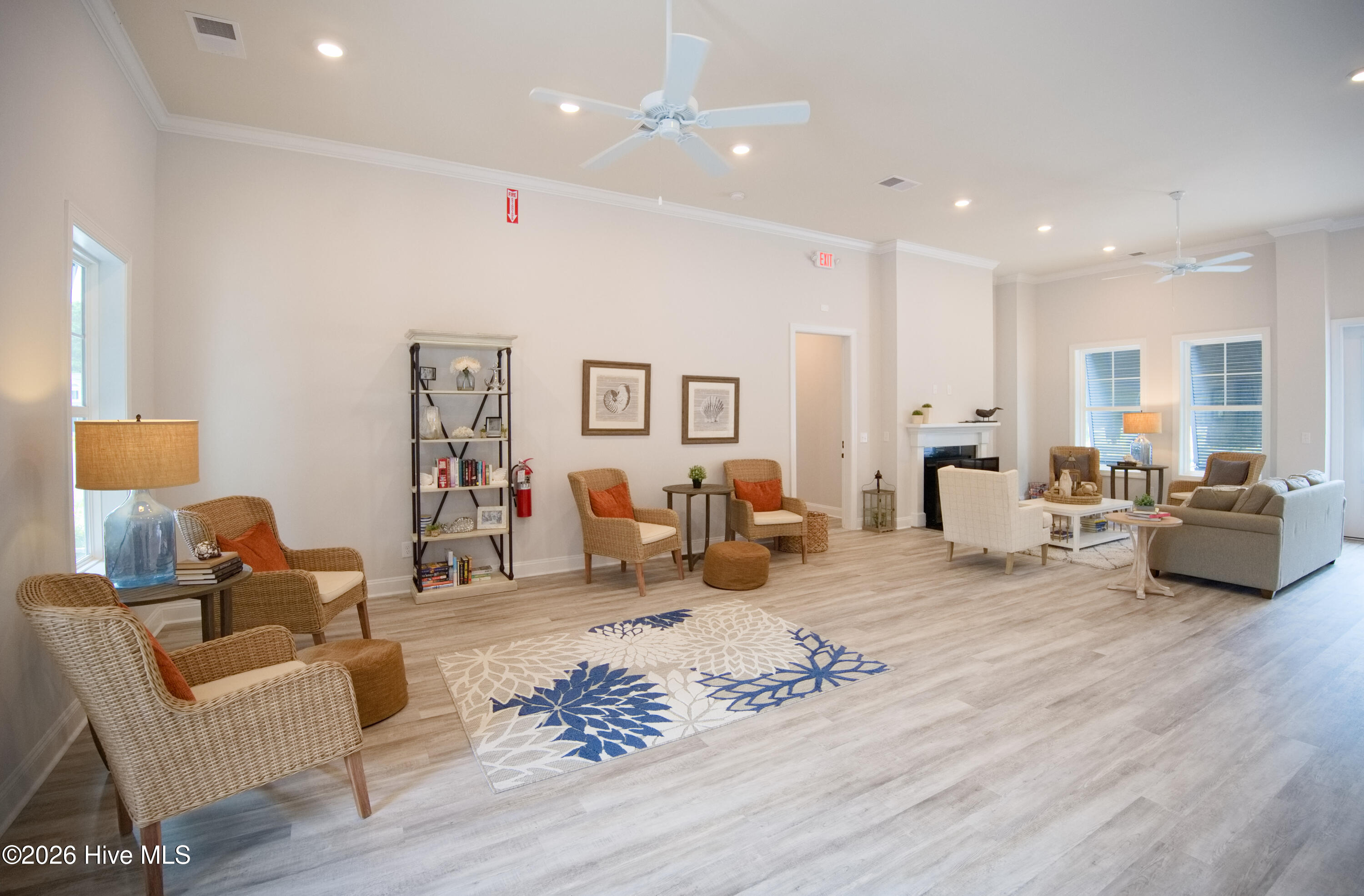 100559386 | Photo 64