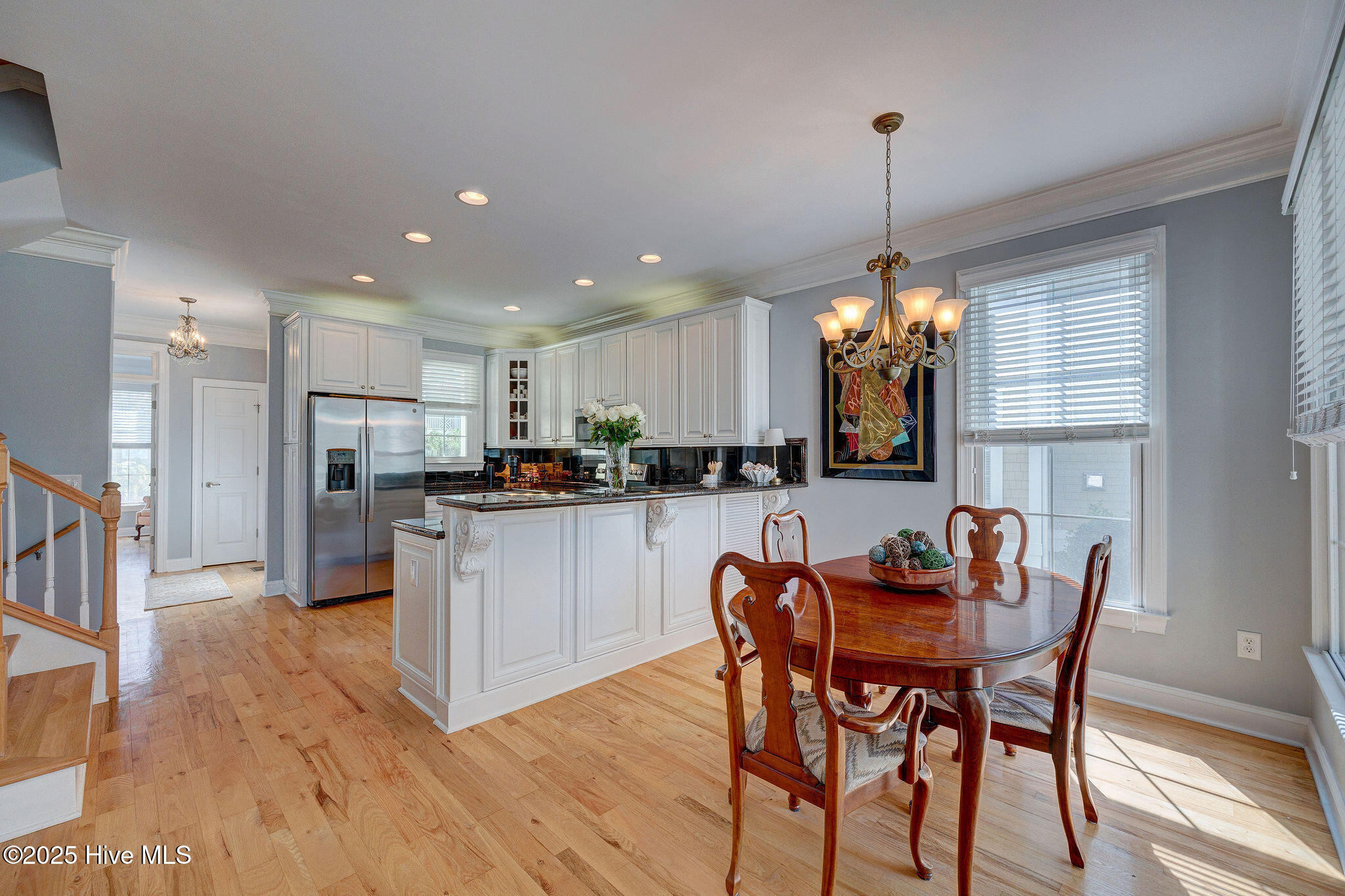 100533949 | Photo 14