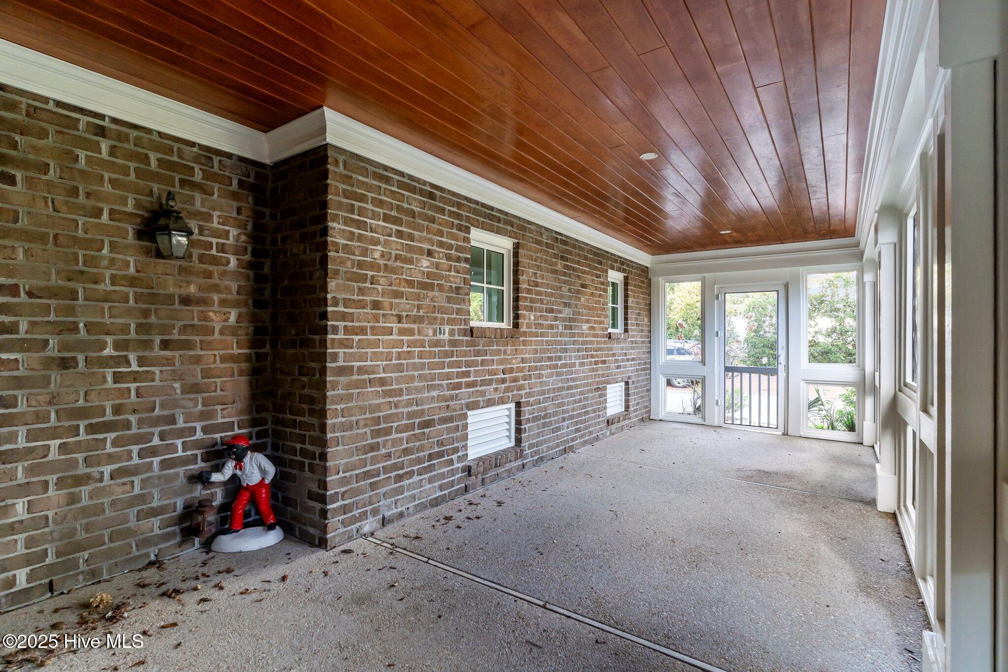 100525700 | Photo 55