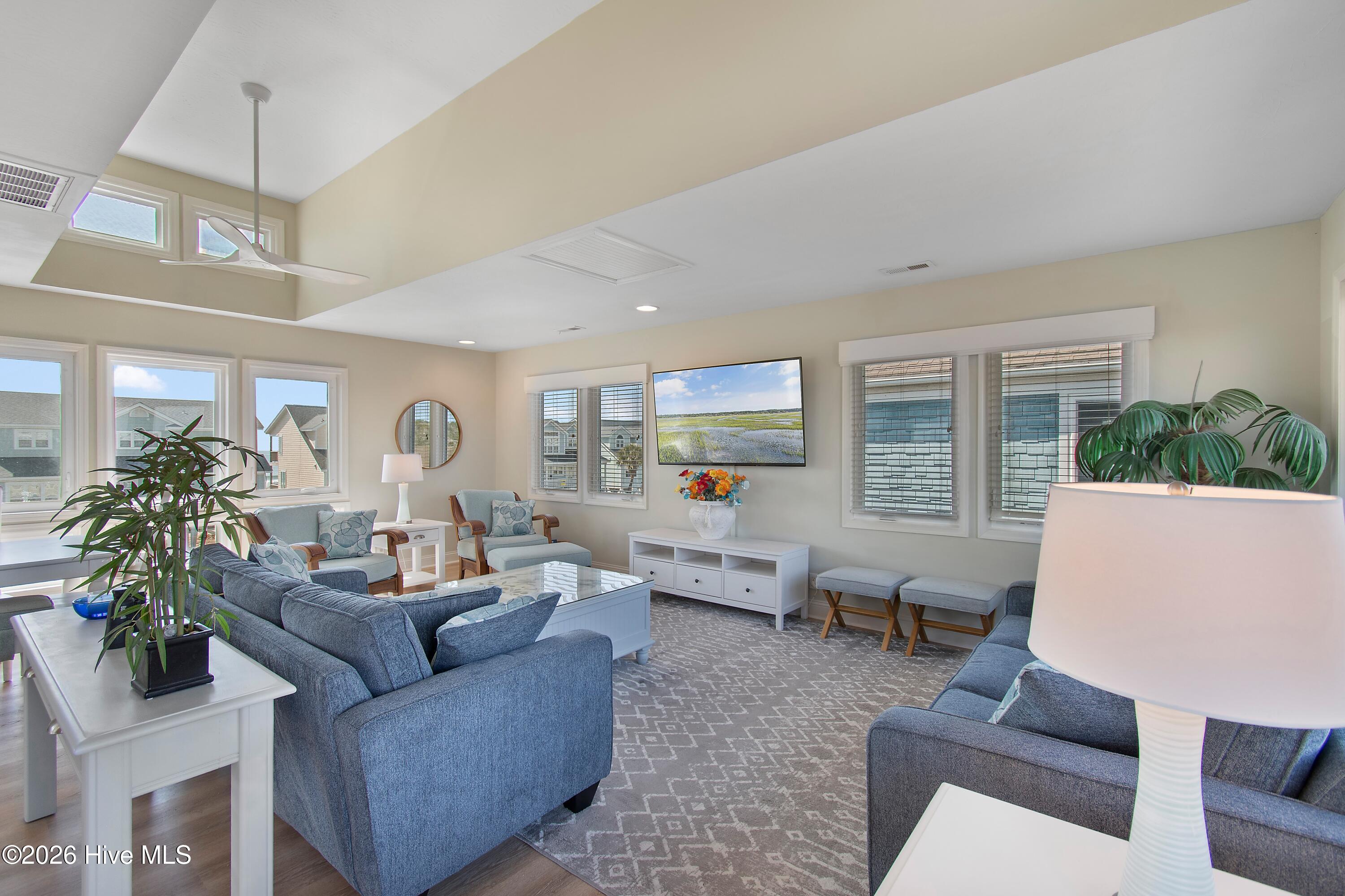 100558900 | Photo 15