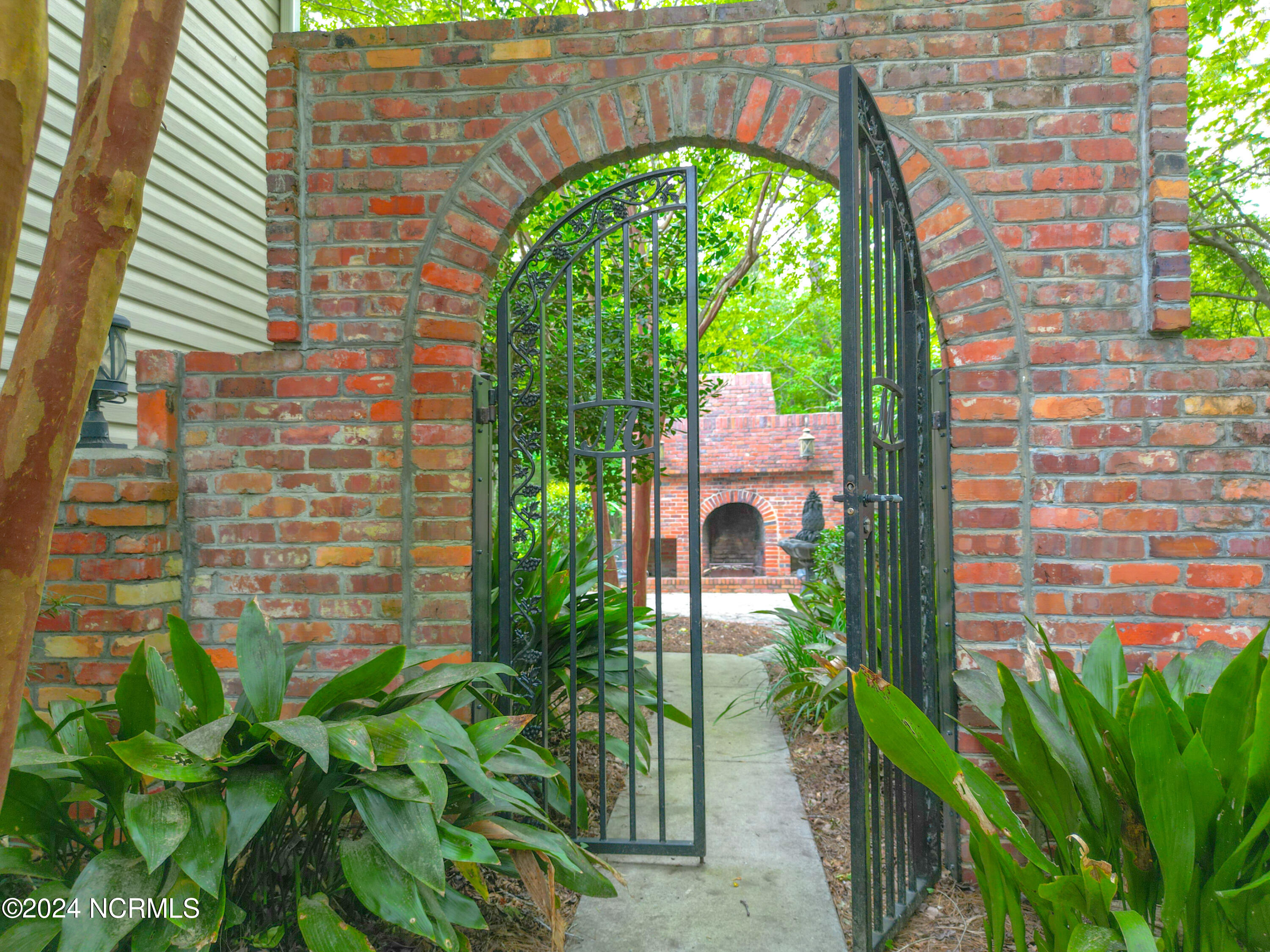 100558799 | Photo 59