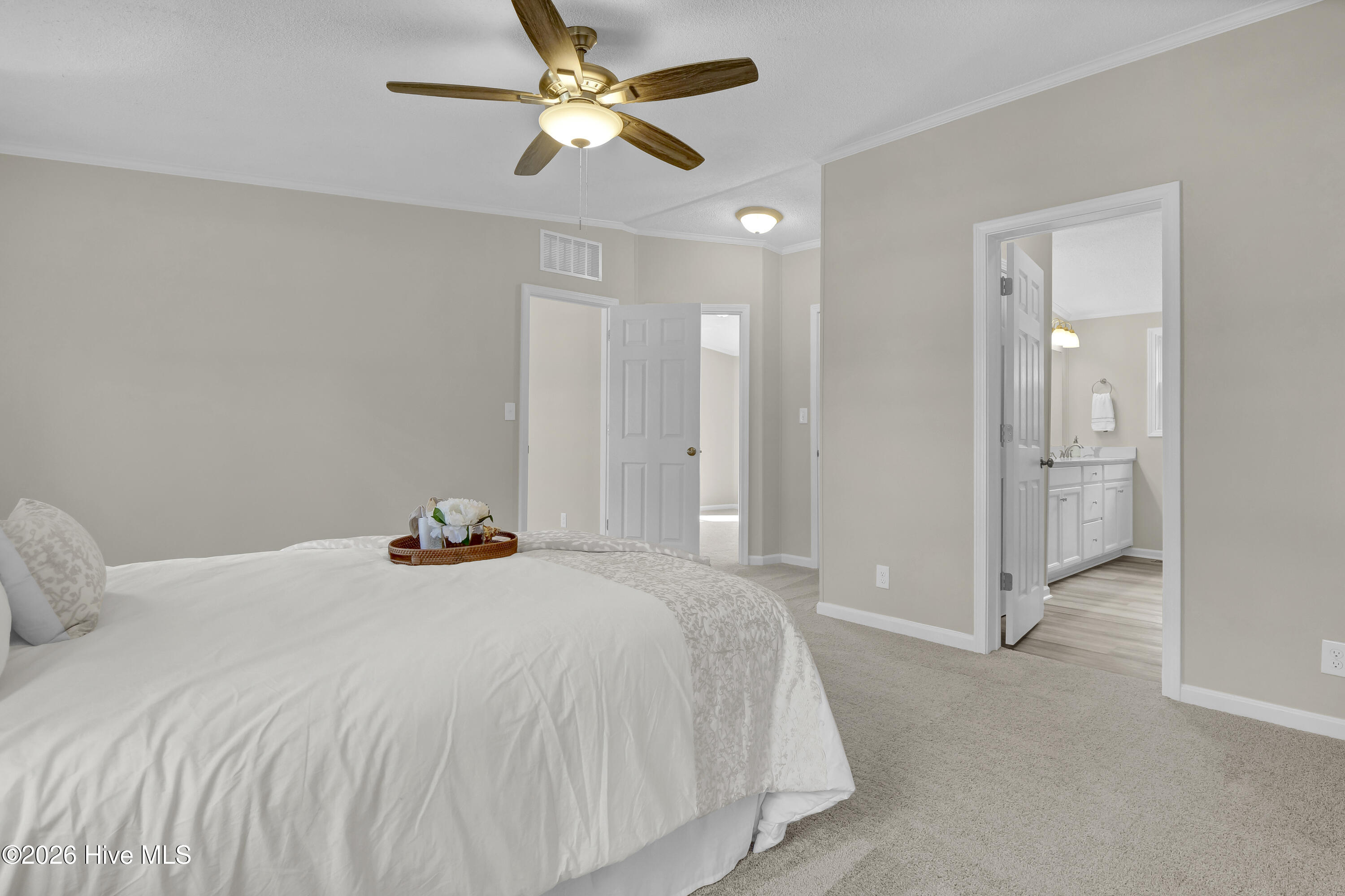 100563063 | Photo 19