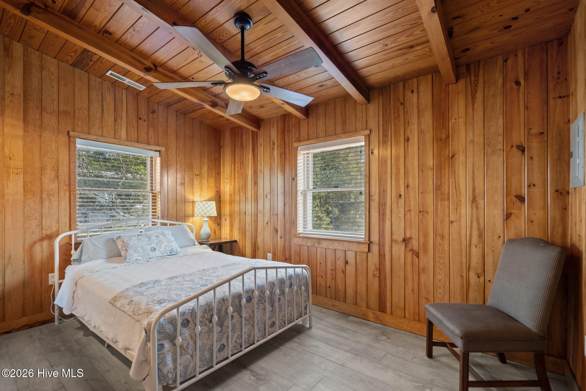 100545897 | Photo 35