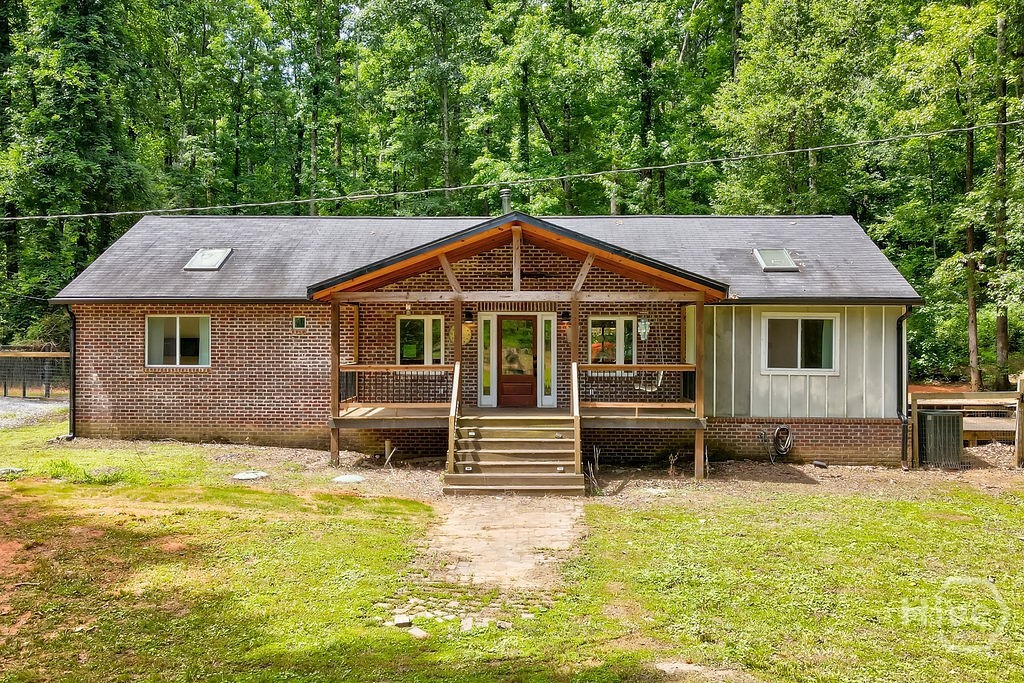 FEATURED LISTINGS