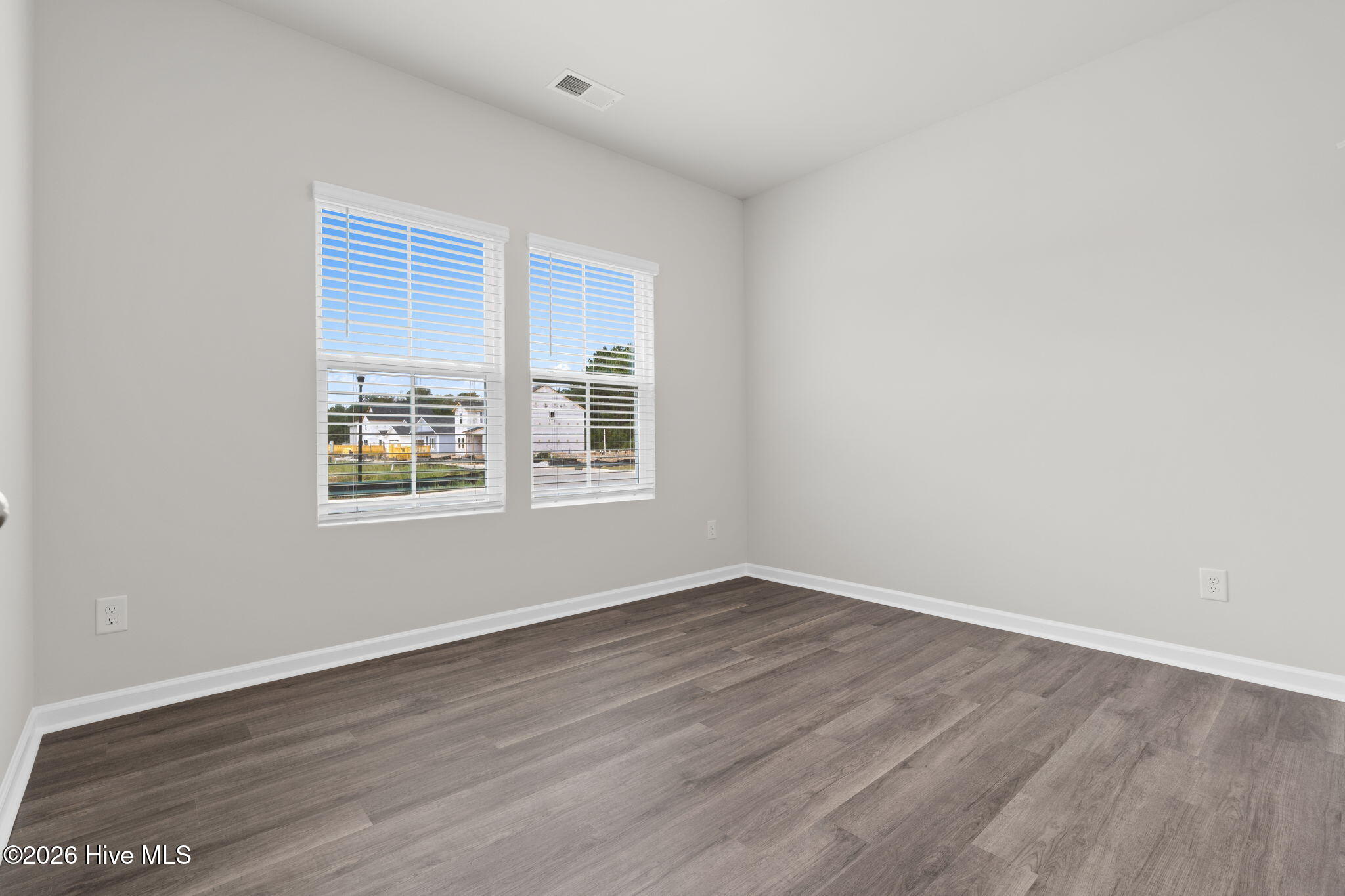 100546266 | Photo 16