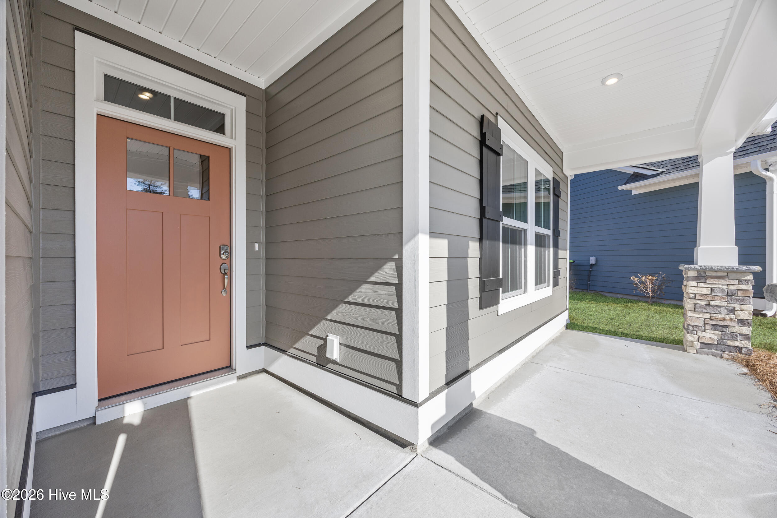 100527053 | Photo 12