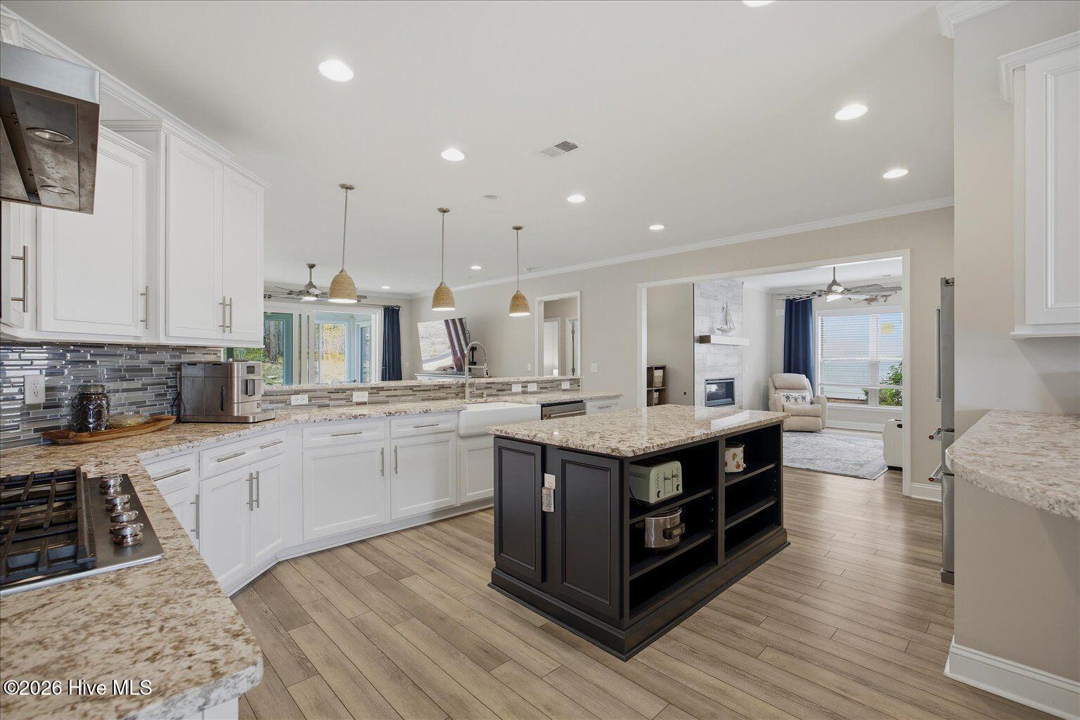 100564841 | Photo 11