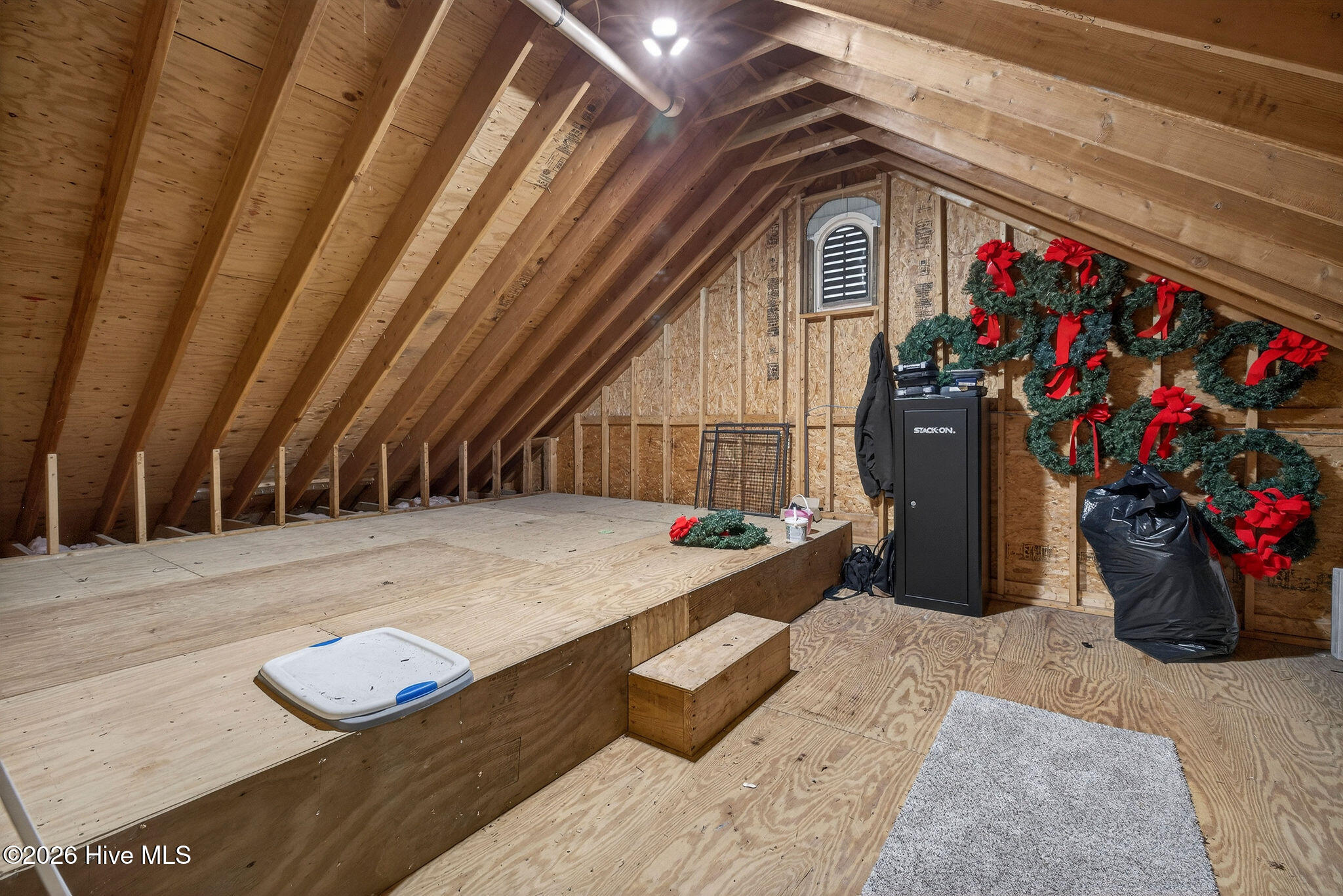 100563131 | Photo 54