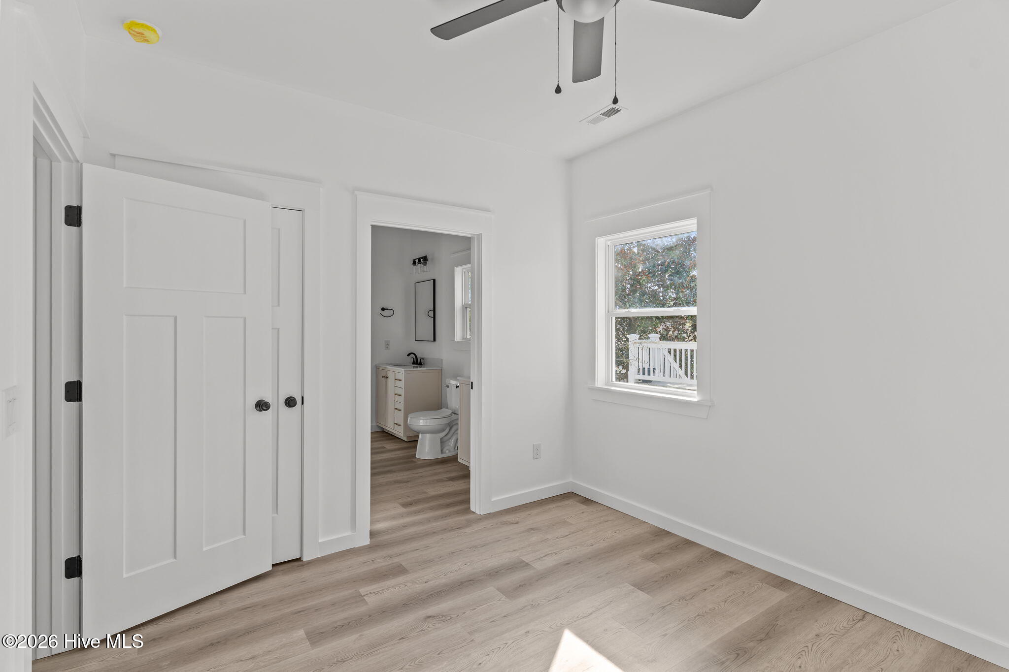 100549320 | Photo 28